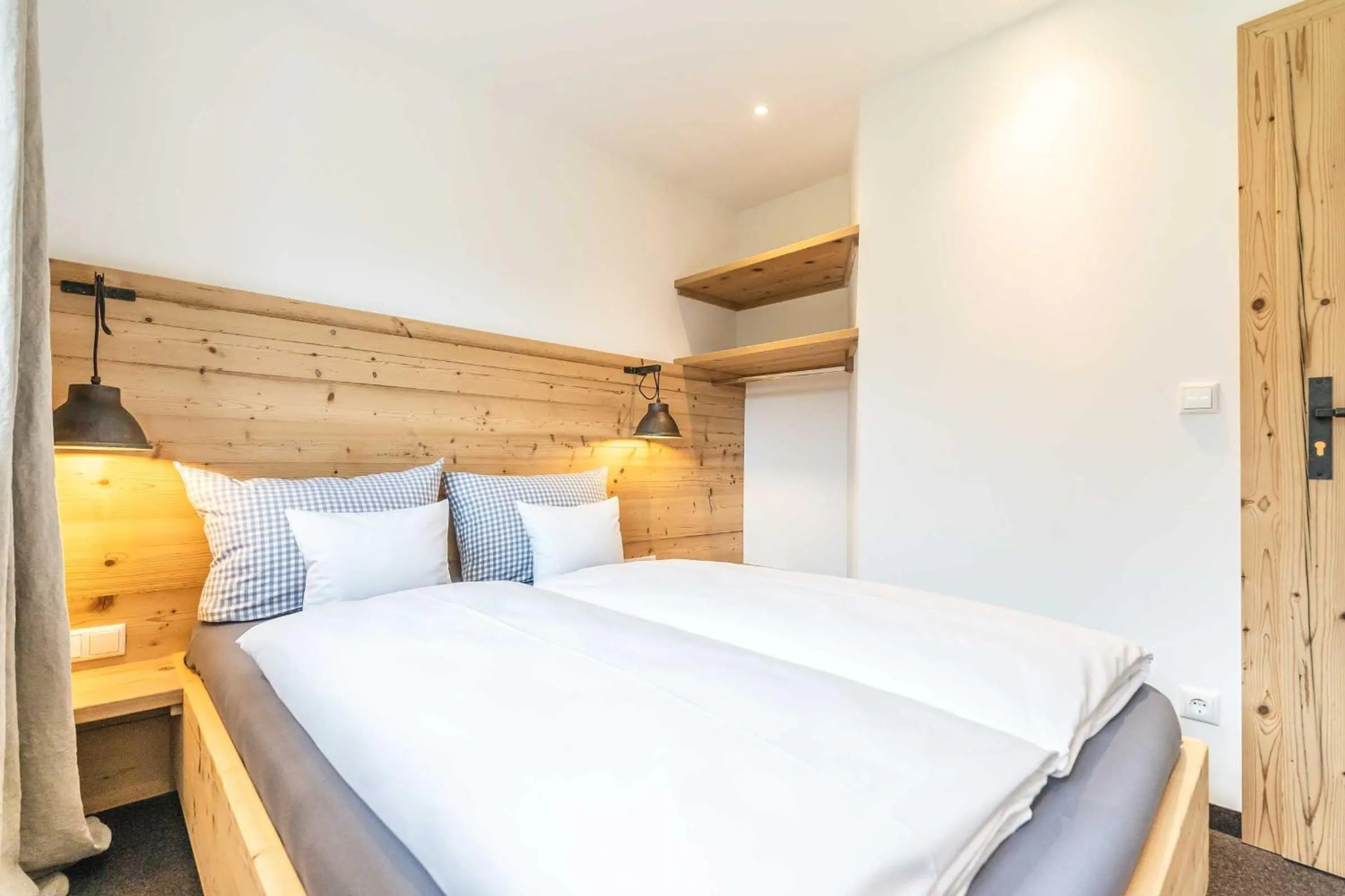 Bedroom, Bed in Hotel Blaue Gams ***S