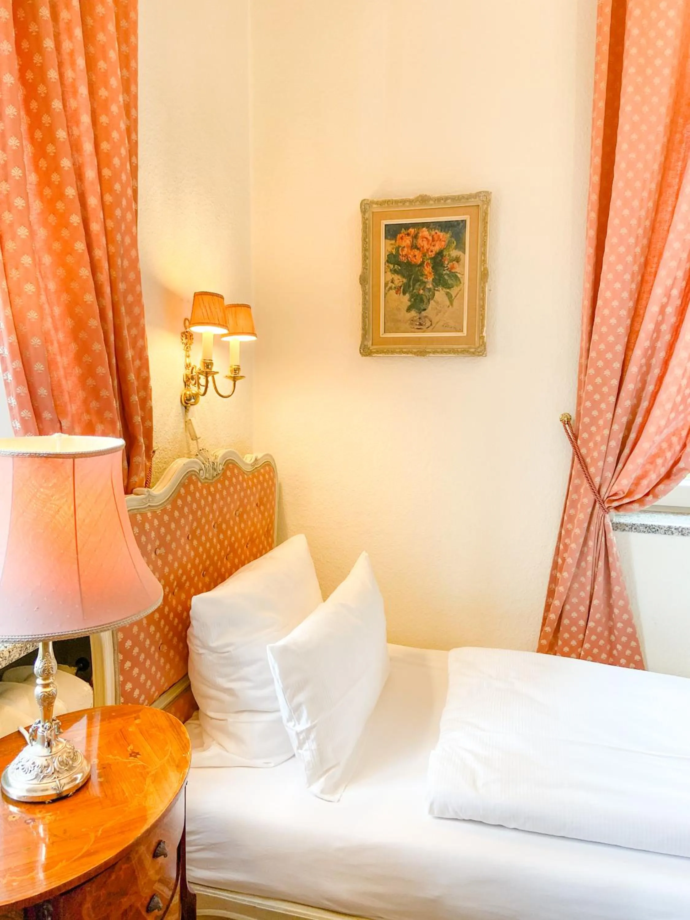 Bed in Hotel Rotdorn