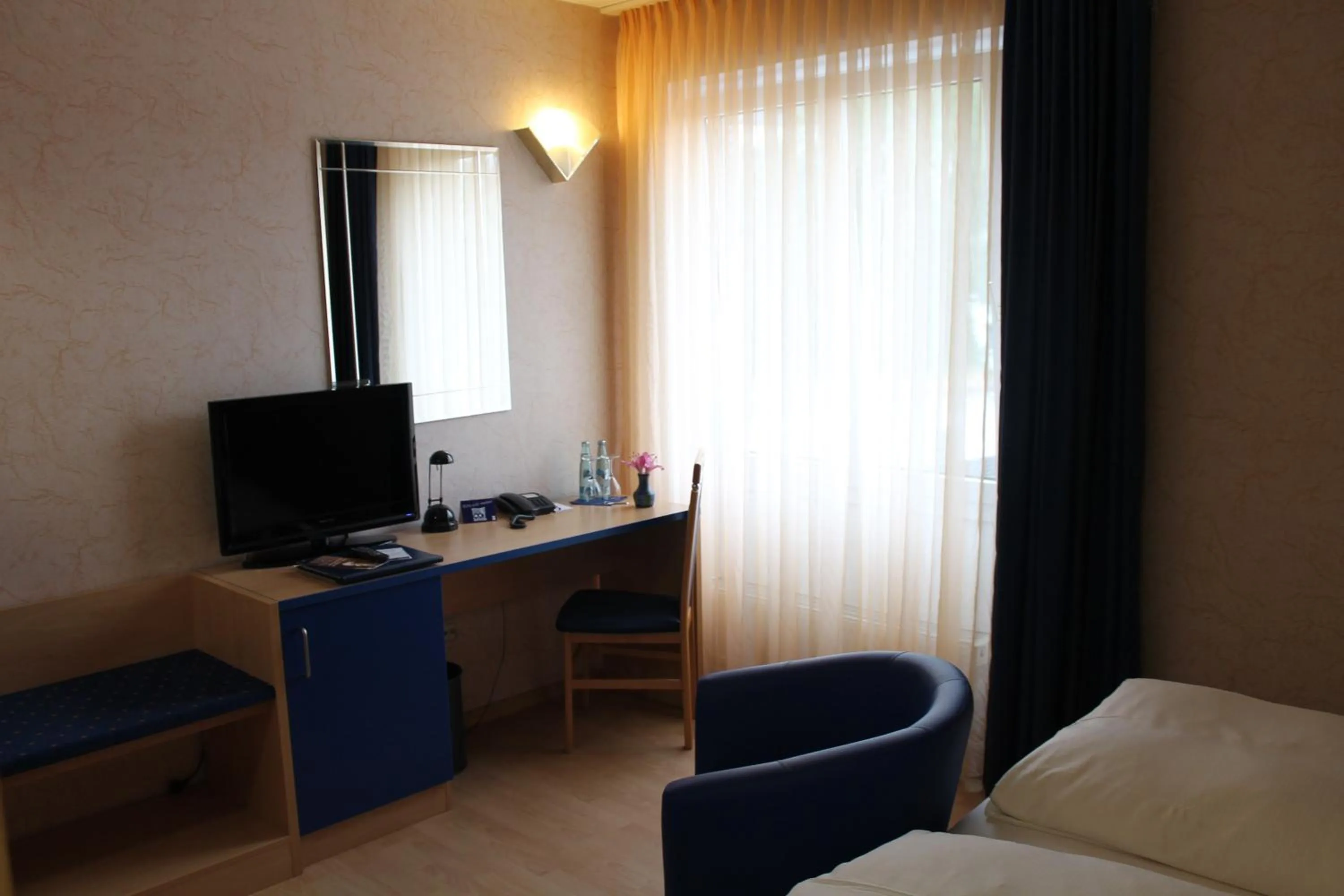 TV and multimedia, Bed in Hotel Chassalla