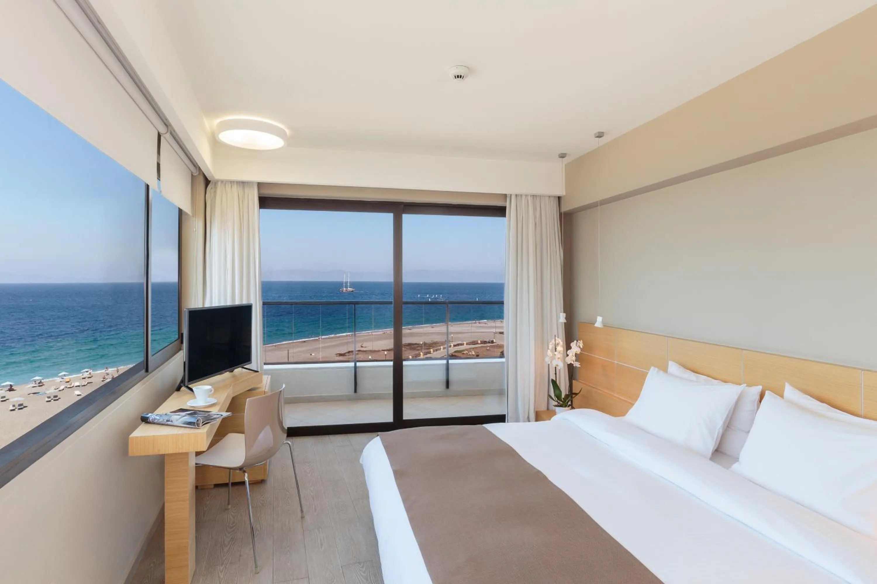 Bedroom, Bed in Cactus Hotel