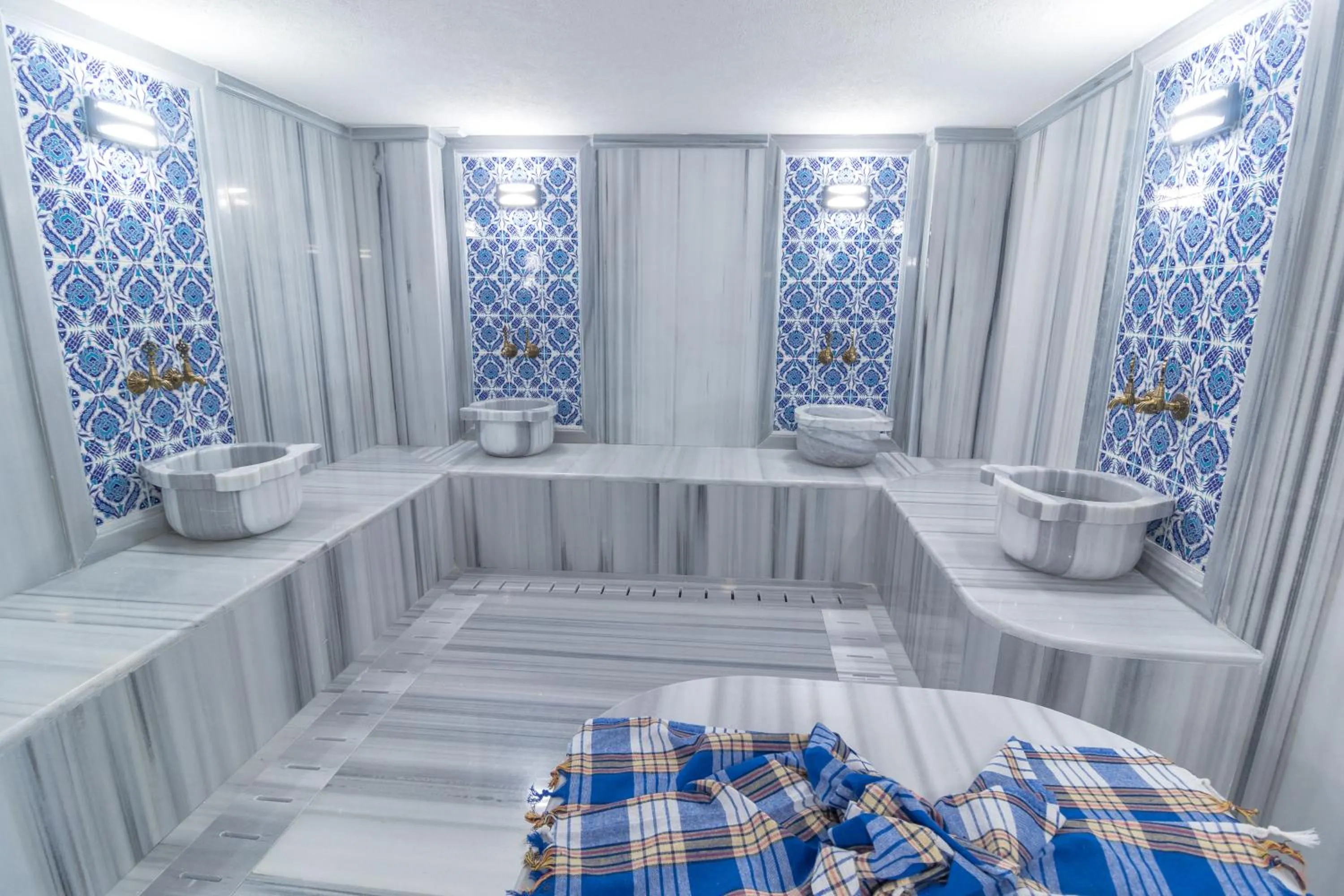 Area and facilities in Mardia Hotel