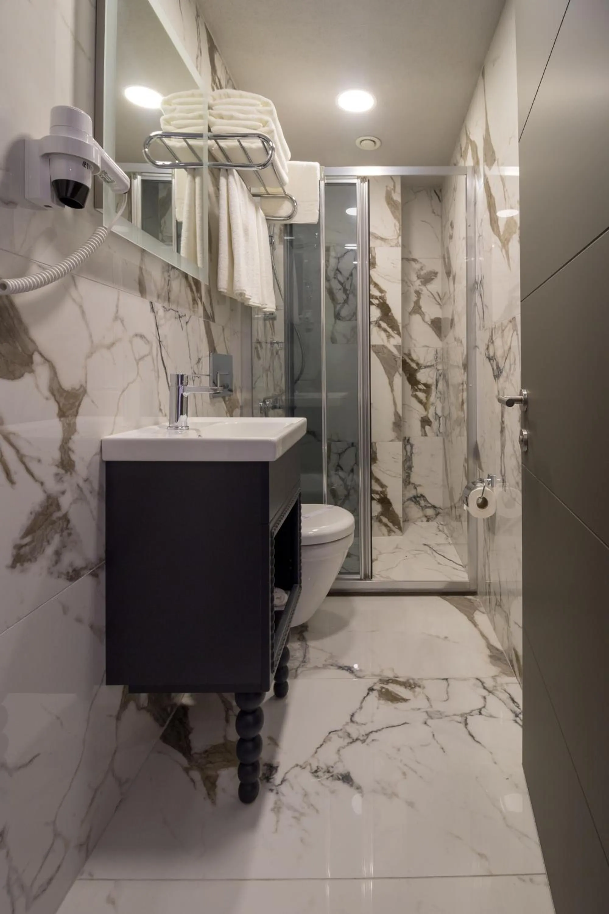 Shower in Mardia Hotel