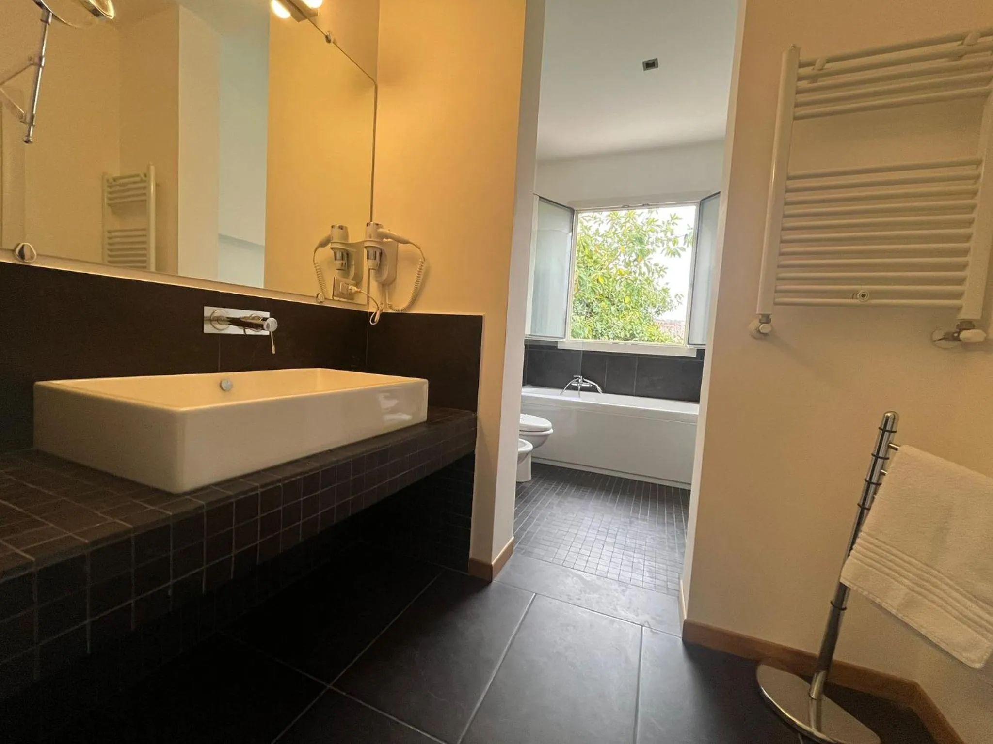 Bathroom, Bed in Horizon Suites