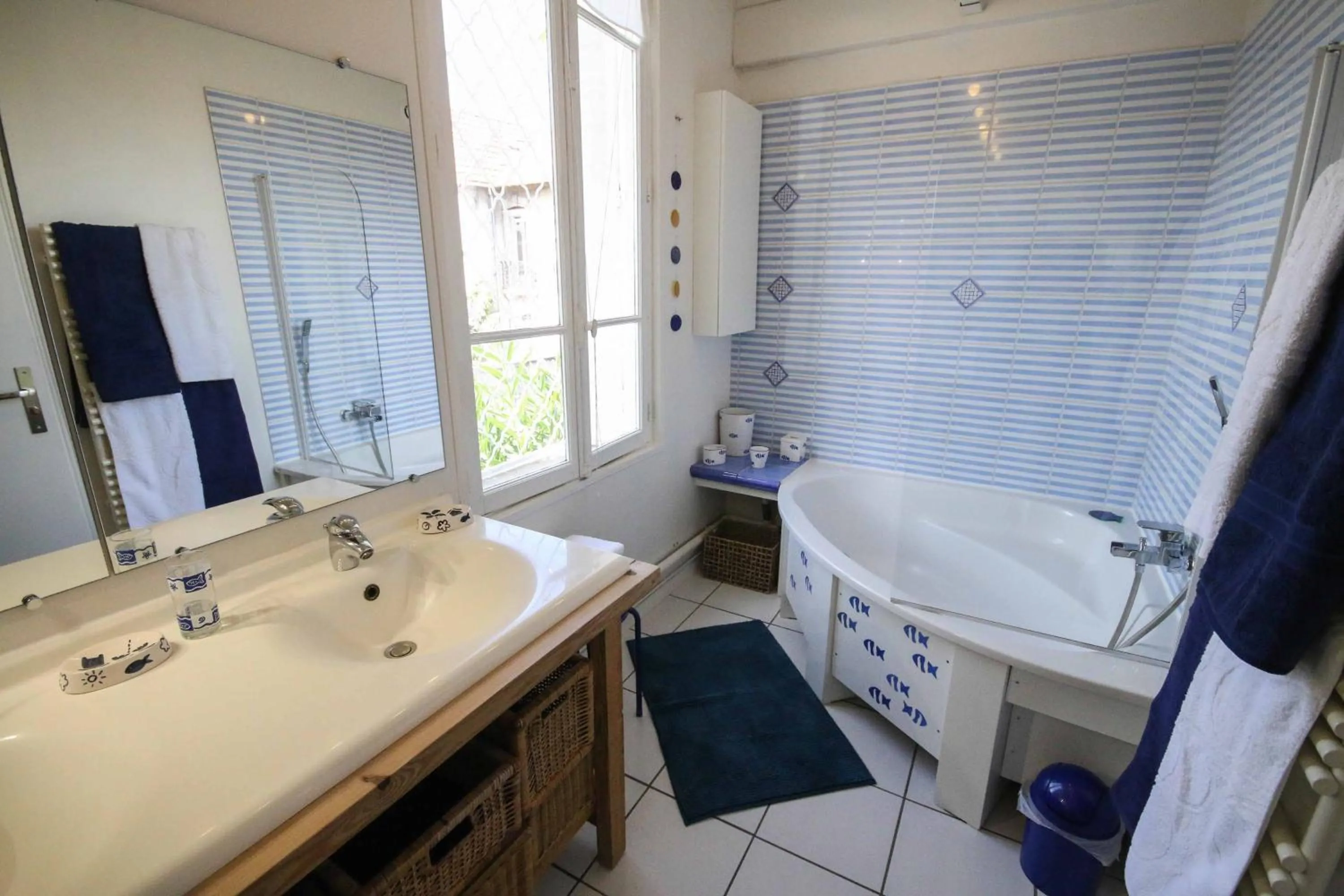 Bathroom in Les petits poissons