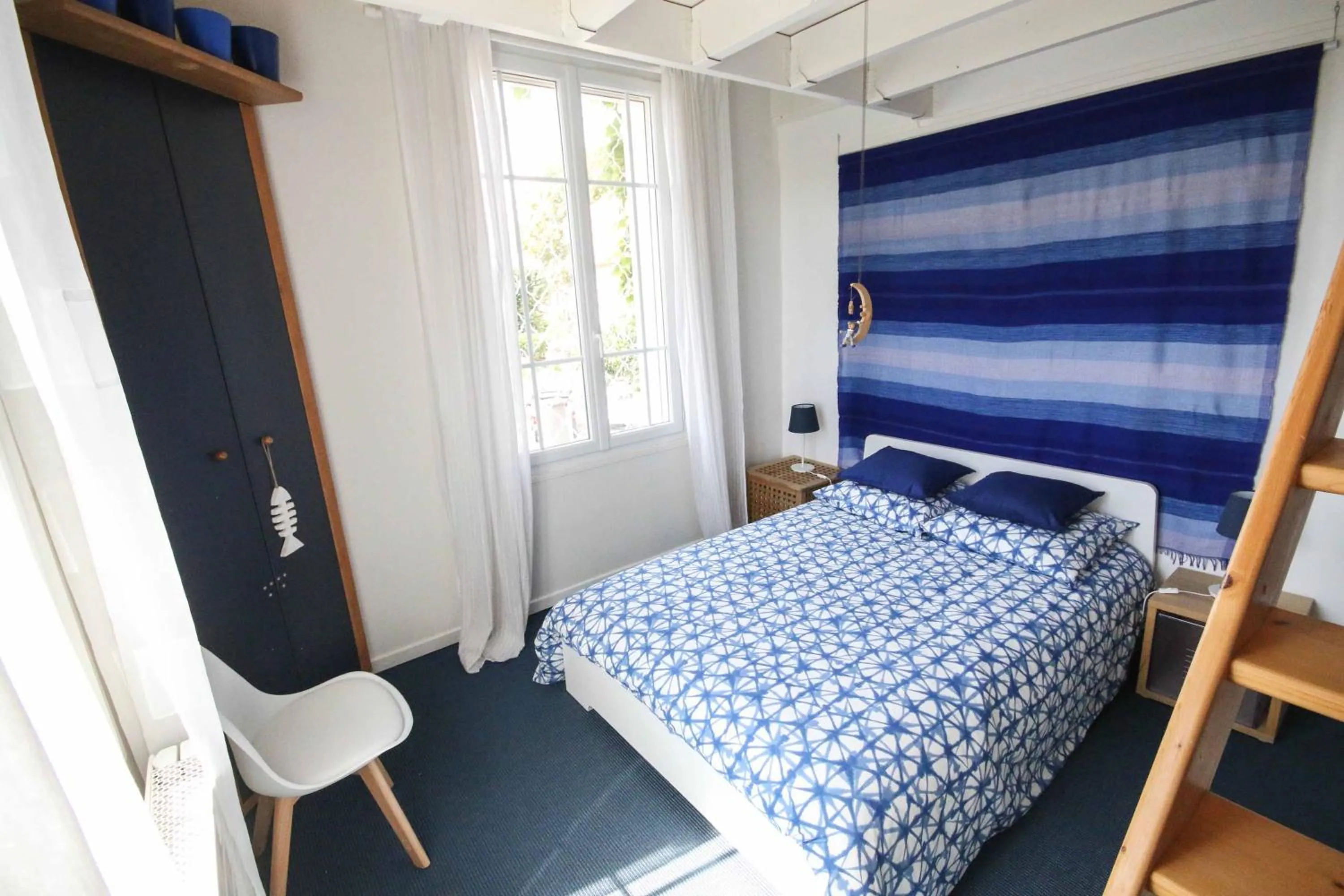 Bedroom, Bed in Les petits poissons
