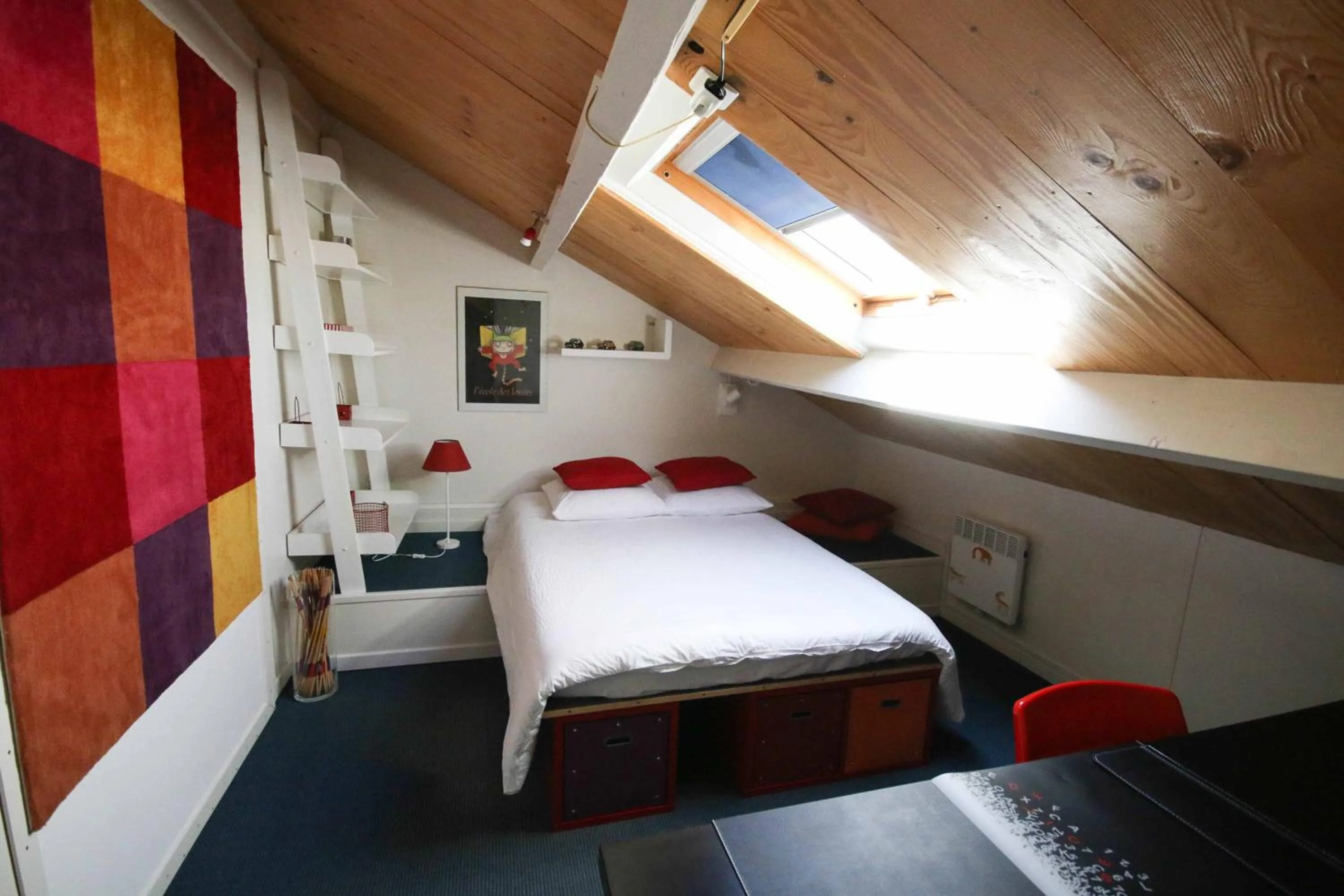 Bedroom, Bed in Les petits poissons