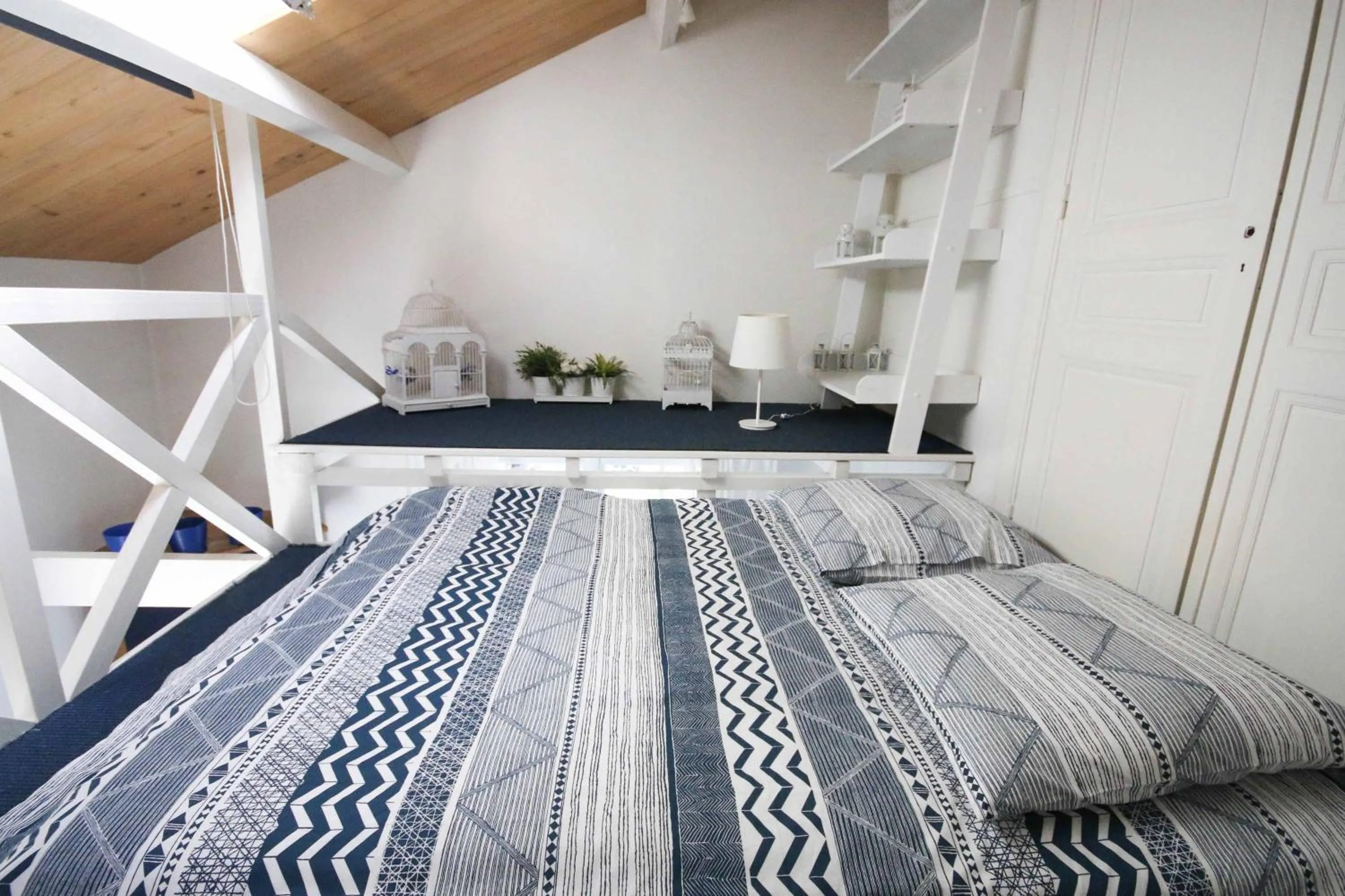 Bedroom, Bed in Les petits poissons