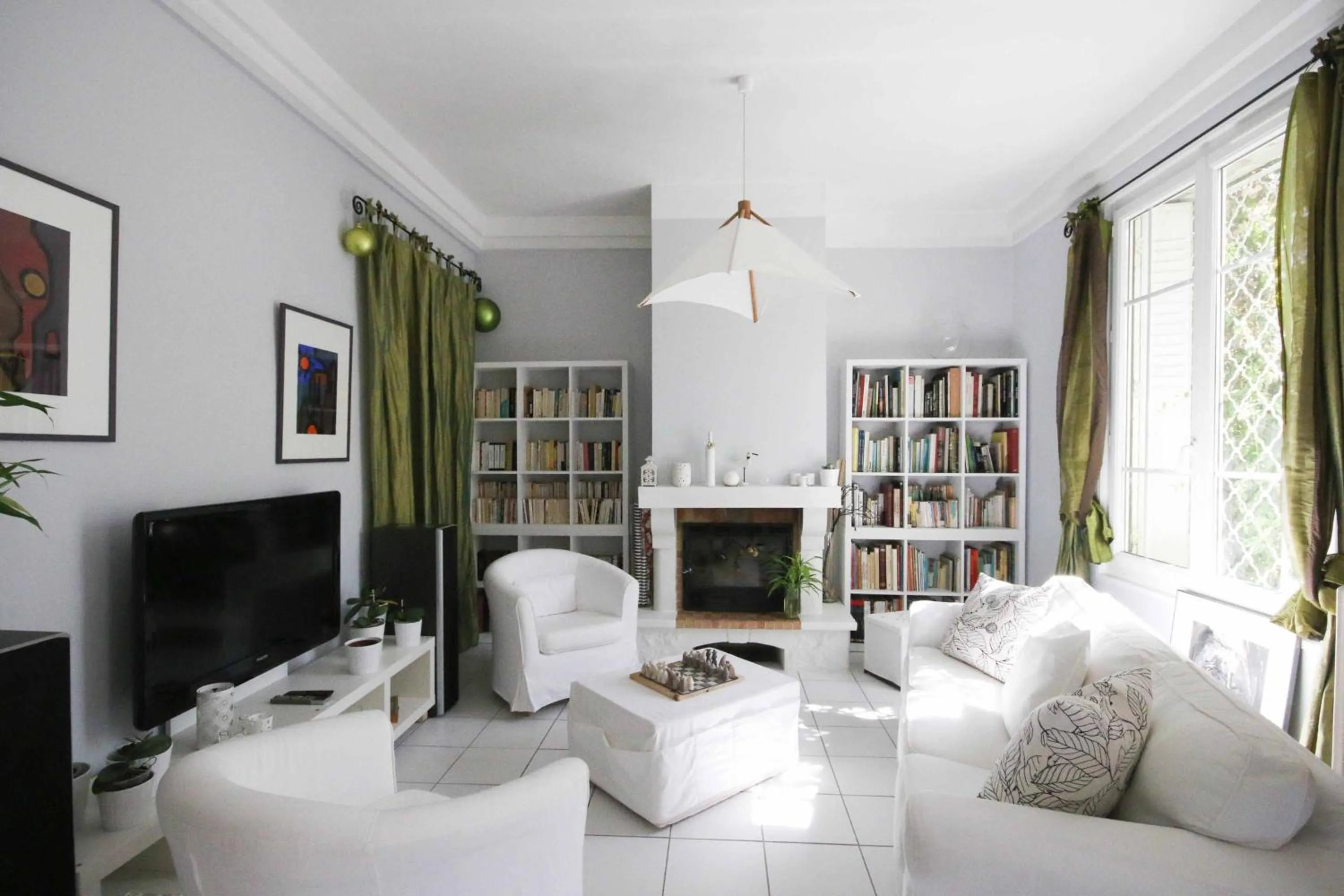 Communal lounge/ TV room in Les petits poissons