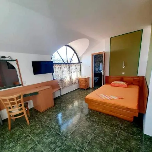 Family Hotel Flora