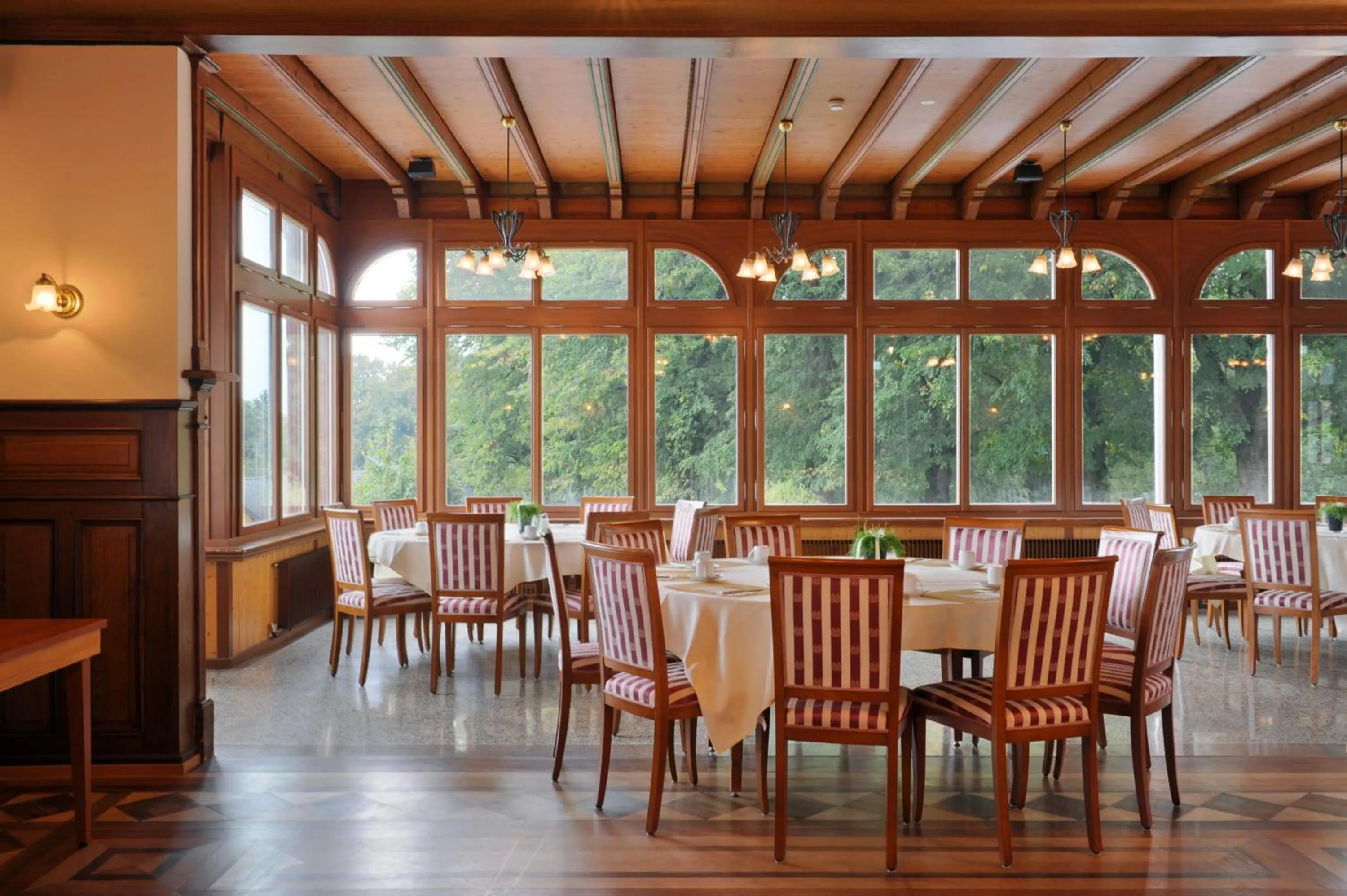 Restaurant/places to eat in Jugendstilhotel Paxmontana