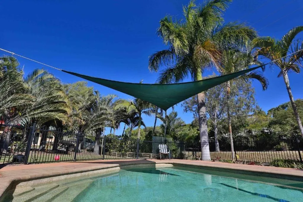 Swimming pool in 1770 Beachside Backpacker