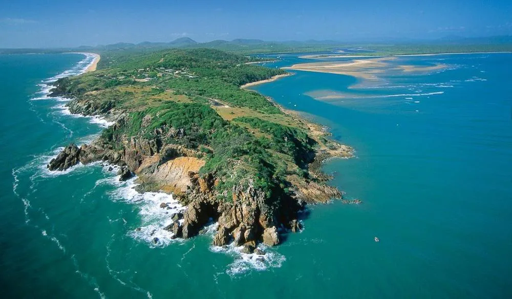 Beach in 1770 Beachside Backpacker