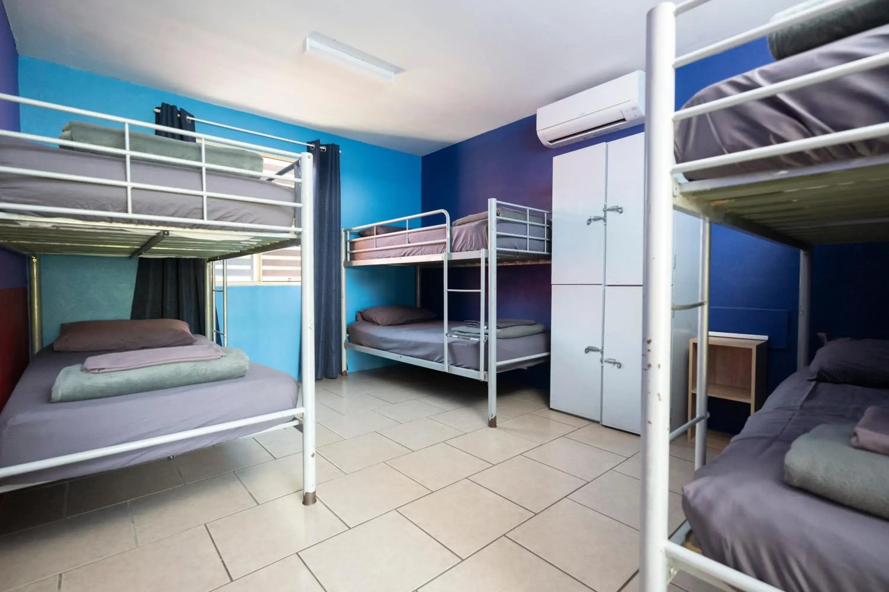 Bed in 6 Share Mix with Ensuite in 1770 Beachside Backpacker Bed in 6 Share Mix with Ensuite in 1770 Beachside Backpacker