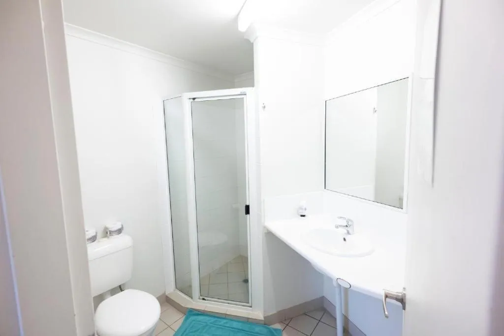 Shower in 1770 Beachside Backpacker