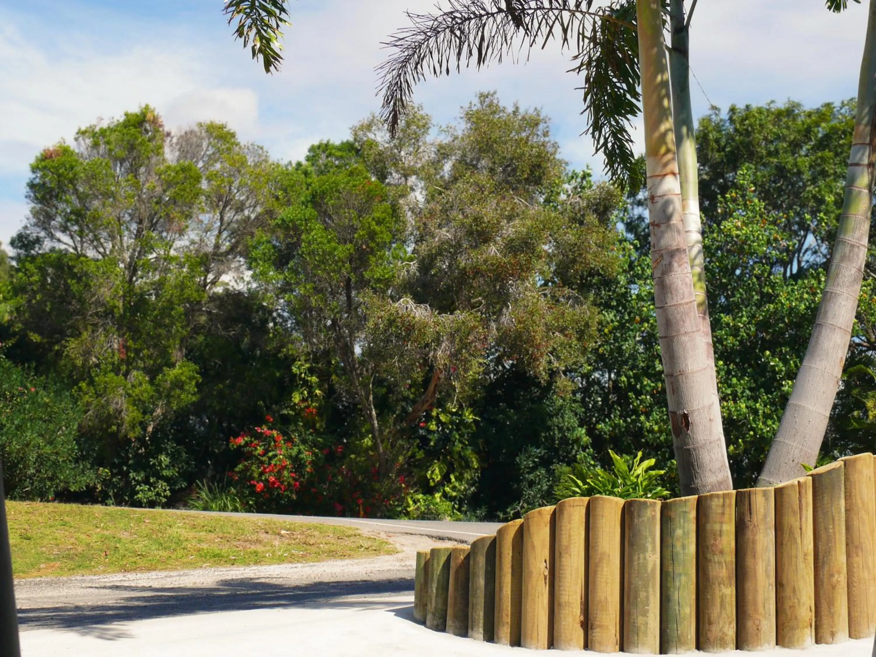 Garden in 1770 Beachside Backpacker