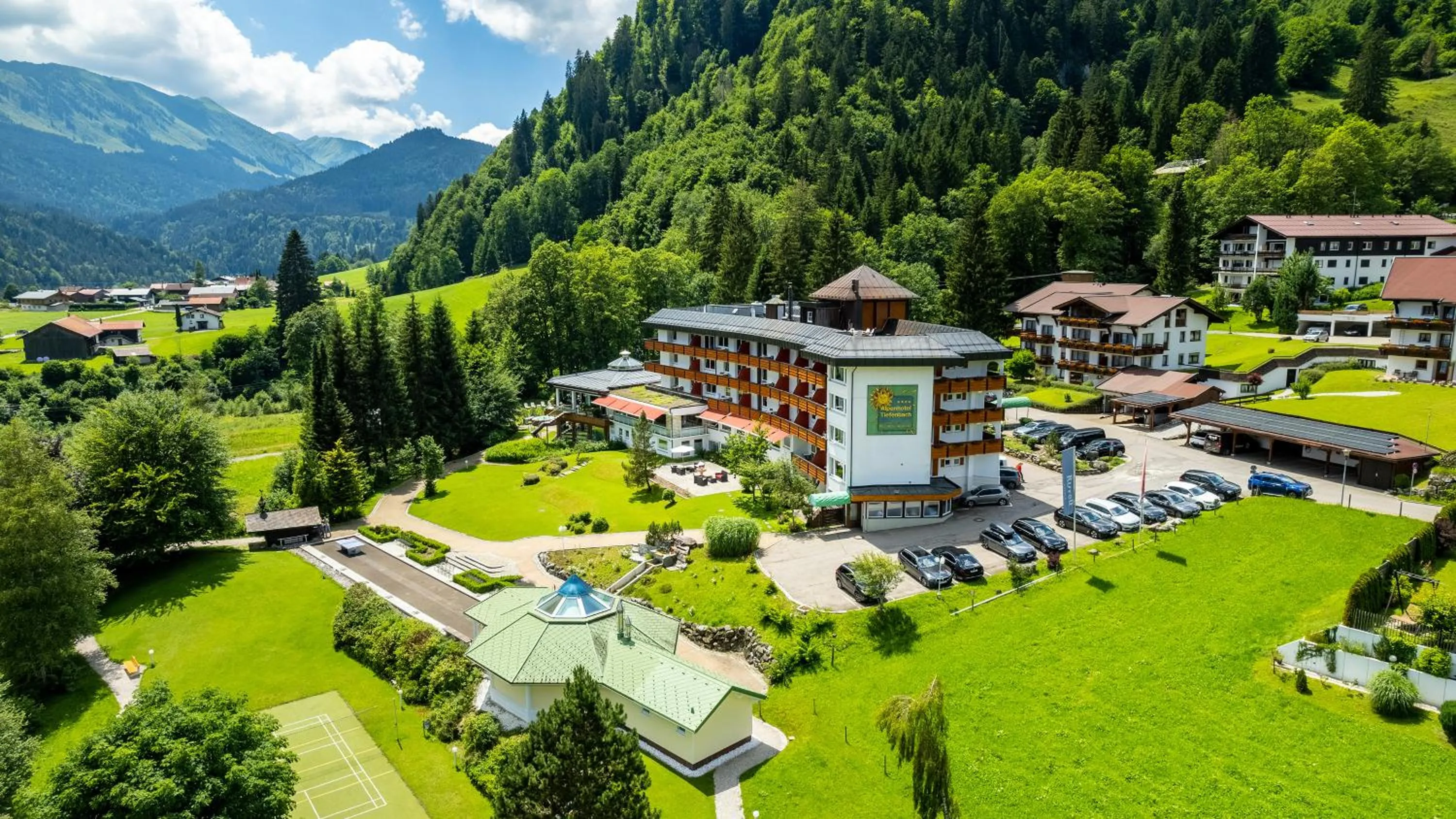 Property building in Alpenhotel Oberstdorf - ein Rovell Hotel