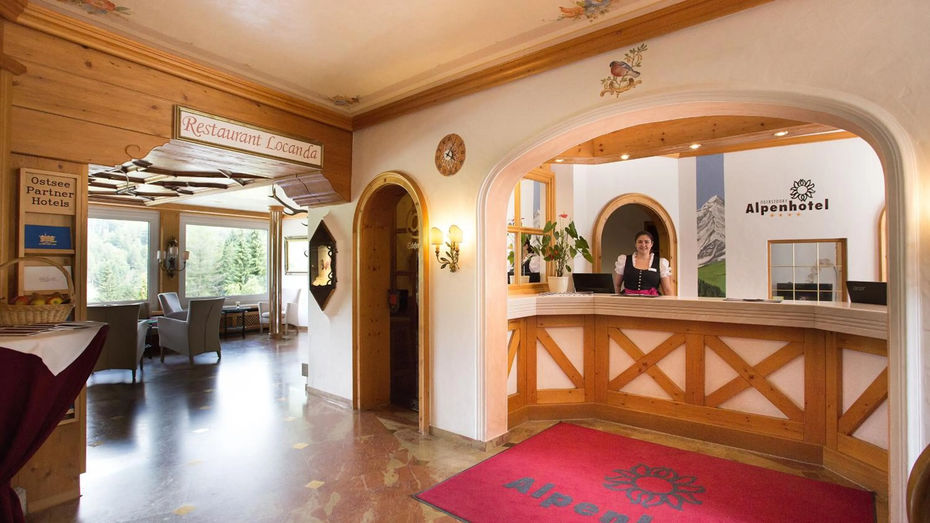 Lobby or reception in Alpenhotel Oberstdorf - ein Rovell Hotel