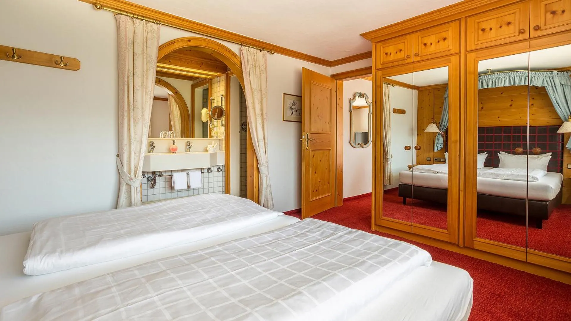 Bed in Alpenhotel Oberstdorf - ein Rovell Hotel