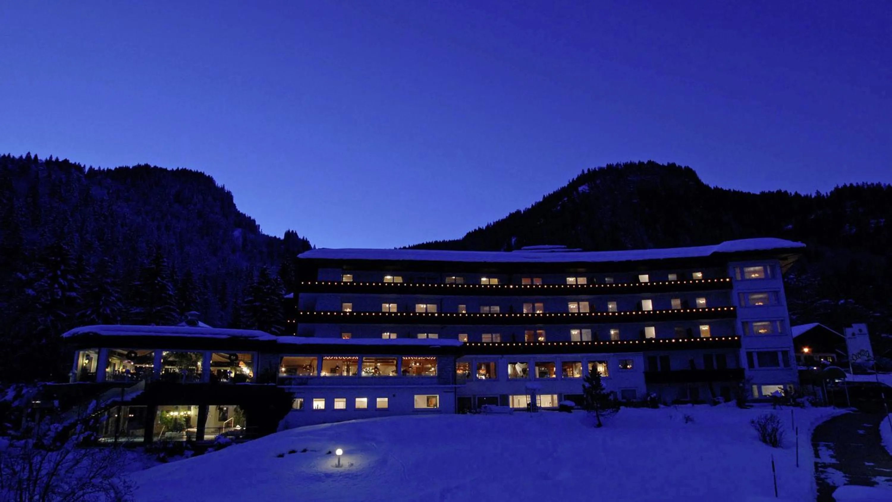 Property building in Alpenhotel Oberstdorf - ein Rovell Hotel