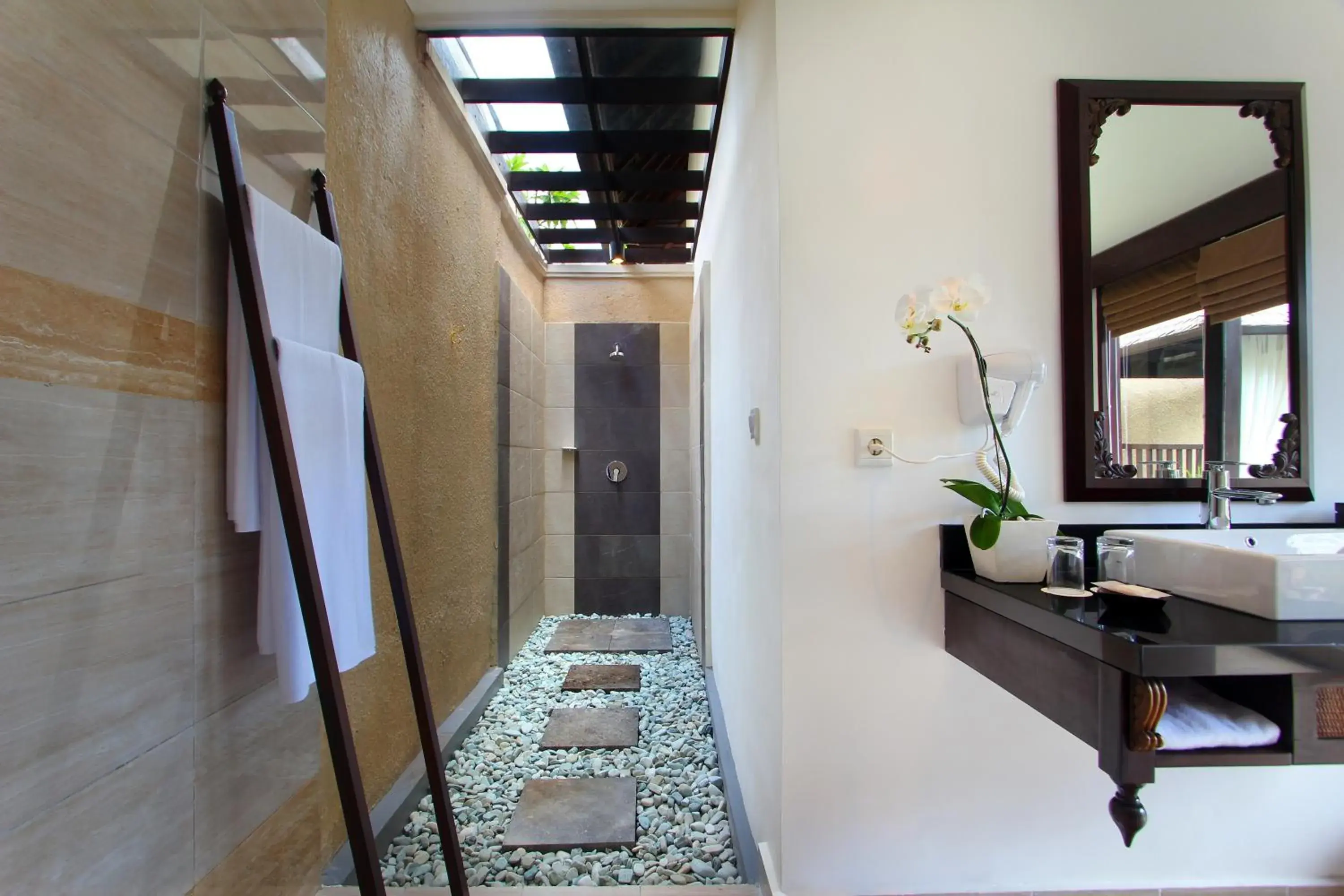 Shower, Bed in Aldeoz Grand Kancana Villas Resort Bali Shower, Bed in Aldeoz Grand Kancana Villas Resort Bali