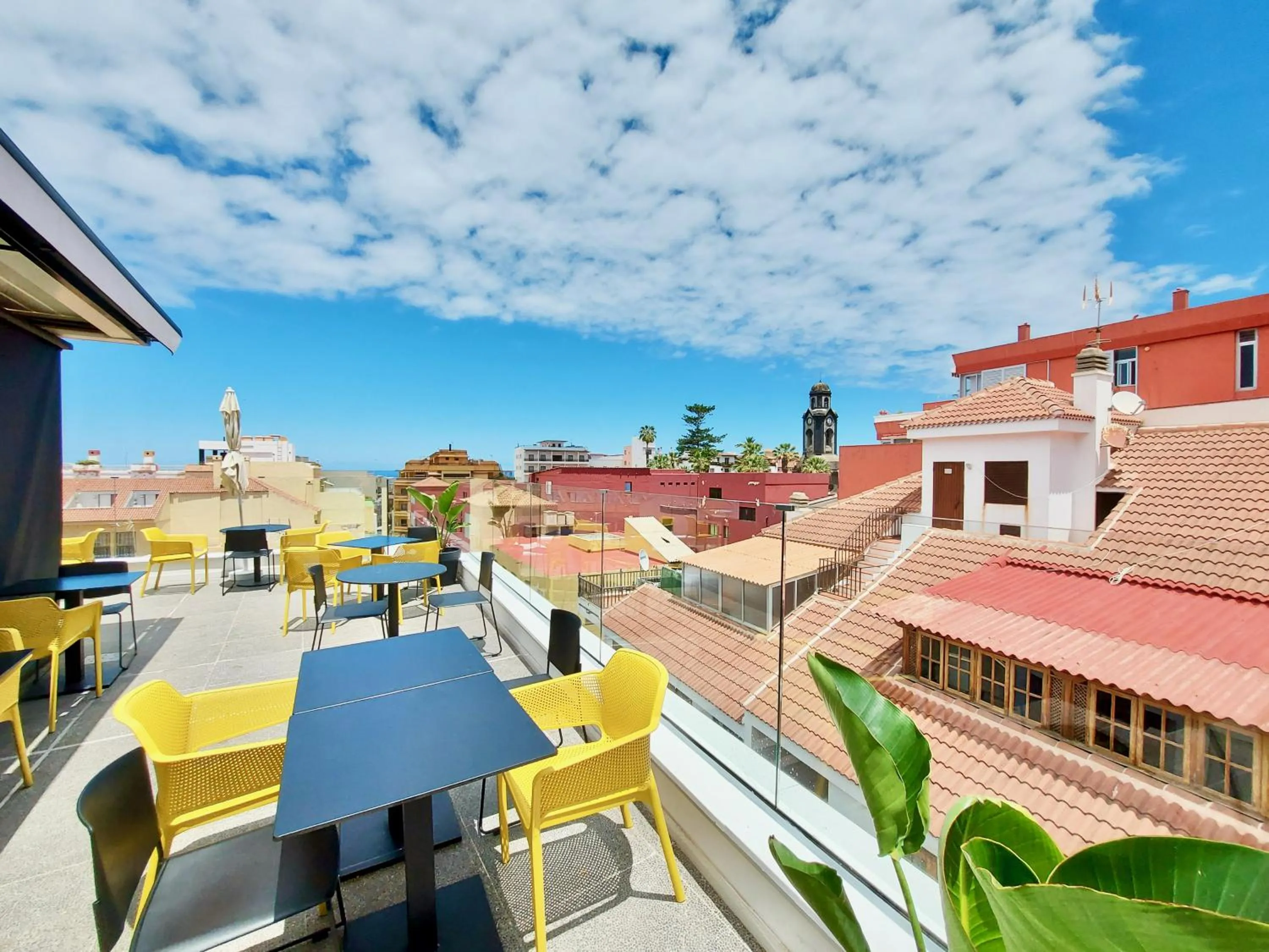 Restaurant/places to eat in Atypicap Capsule Hostel