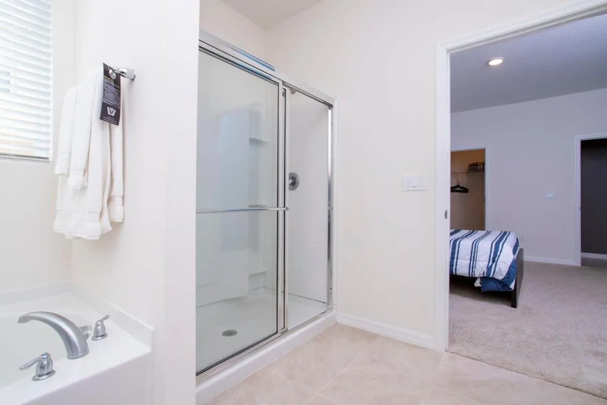 Gorgeous 5 Bd w/ Pool Close to Disney 6071