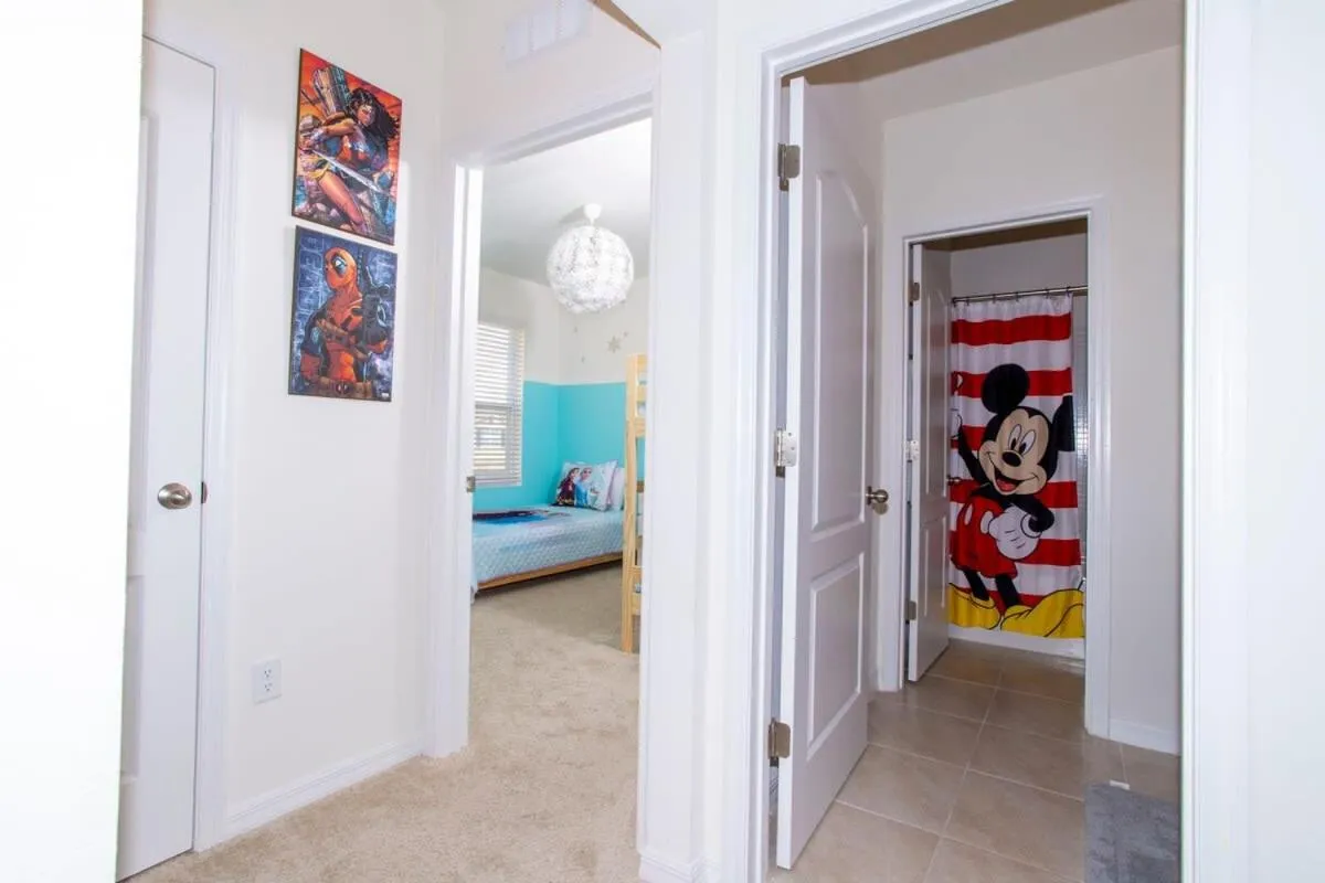 Bed in Gorgeous 5 Bd w/ Pool Close to Disney 6071