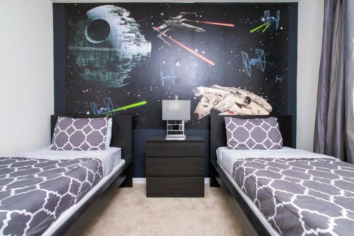 Bed in Gorgeous 5 Bd w/ Pool Close to Disney 6071