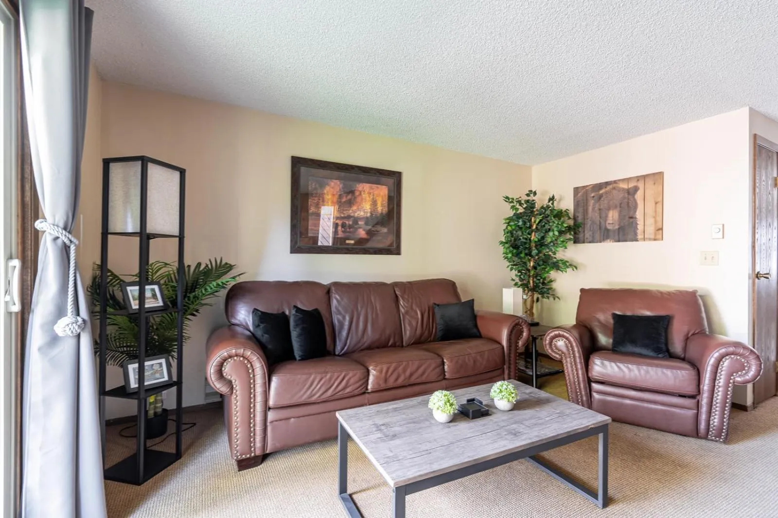 Living room in Huckleberry House