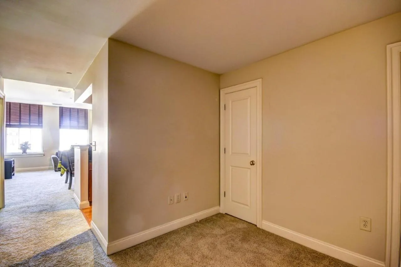 Photo of the whole room, Bed in Harbor apartments Free indoor Parking