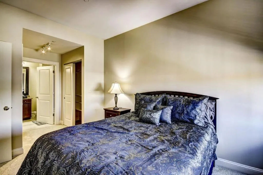 Bed in Harbor apartments Free indoor Parking