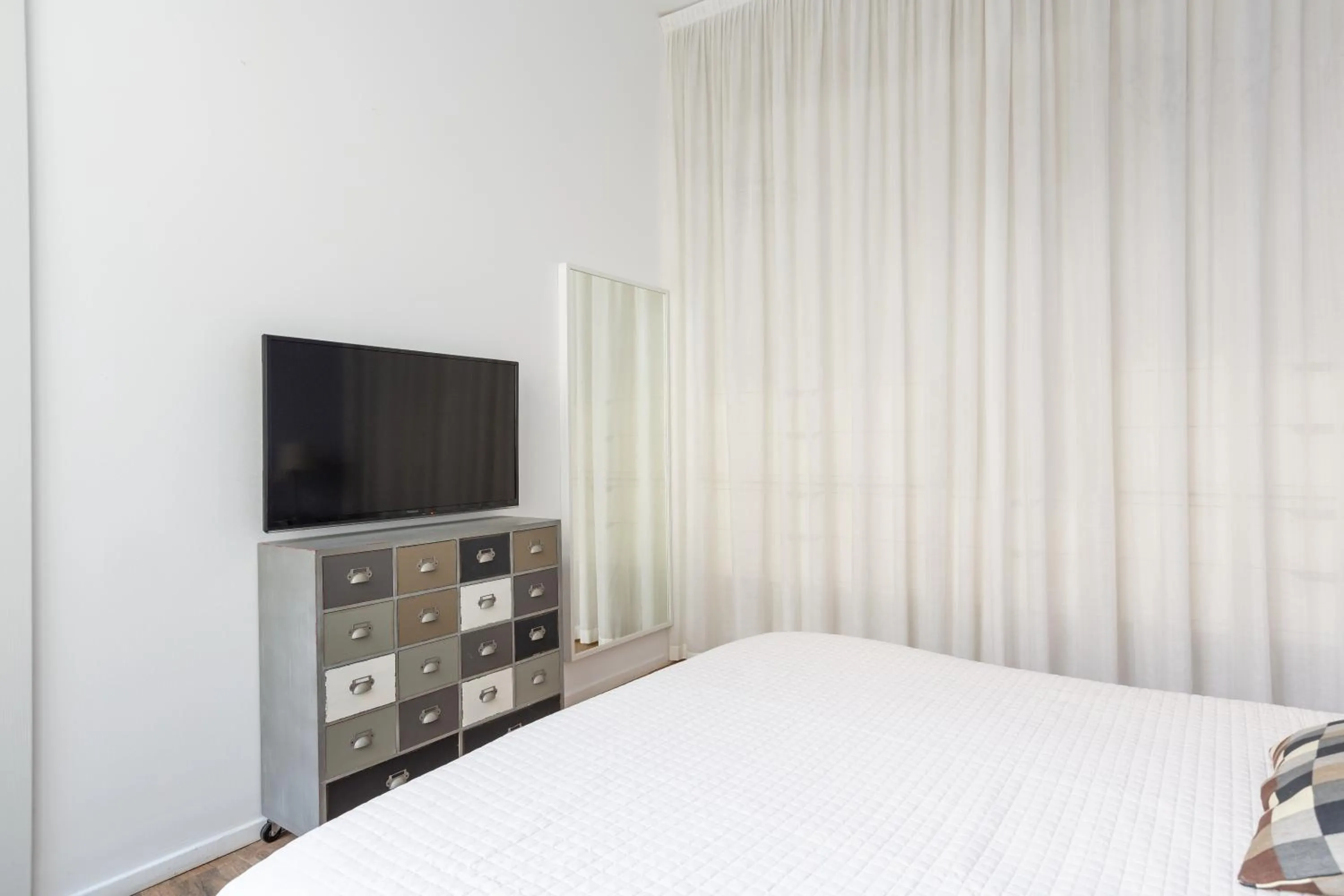 Bedroom, Bed in EasyTopStay - Tricolore Modern and Cozy Apartment