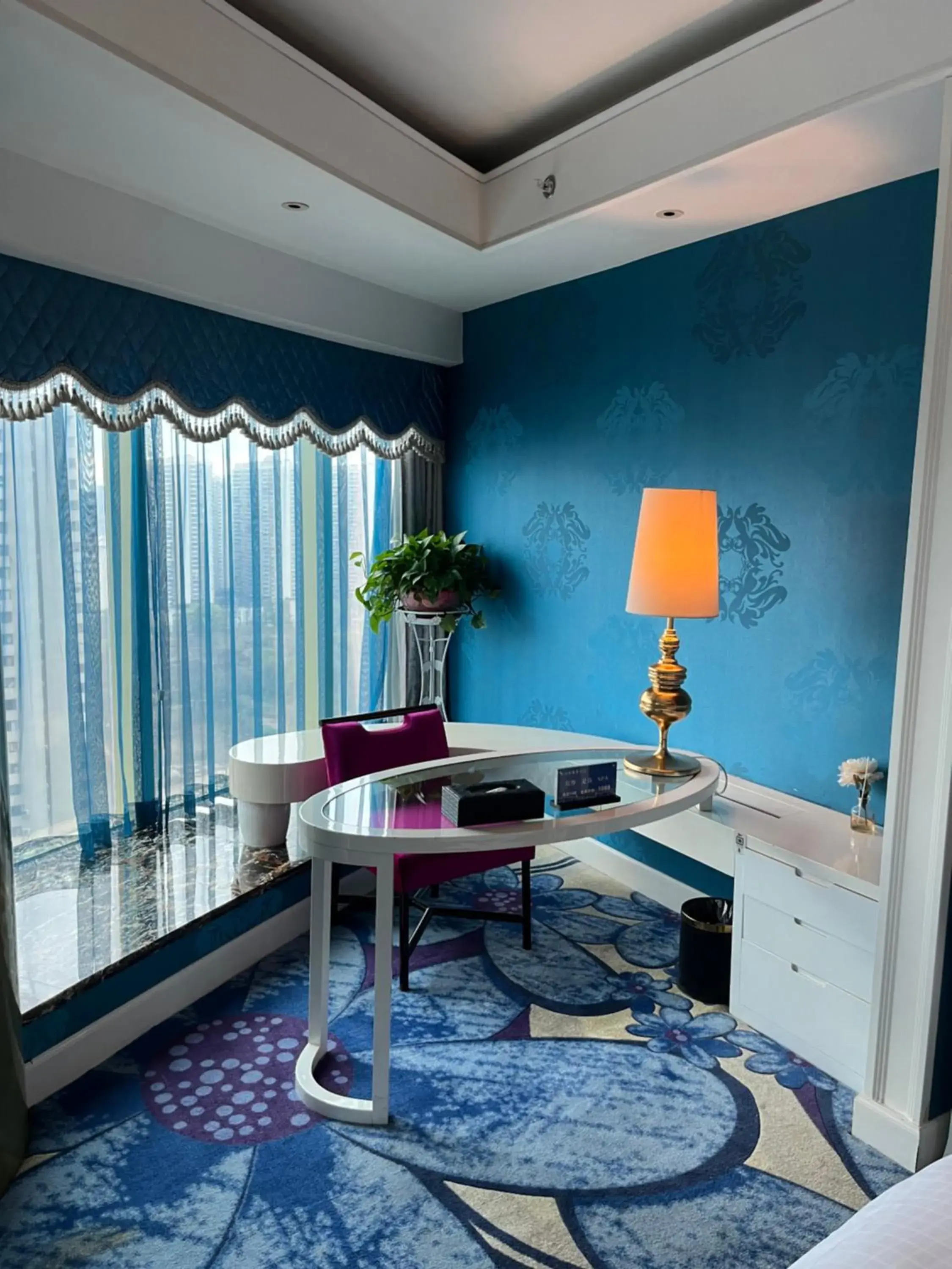 Art Room with Round Bed in Days Hotel & Suites China Town Art Room with Round Bed in Days Hotel & Suites China Town