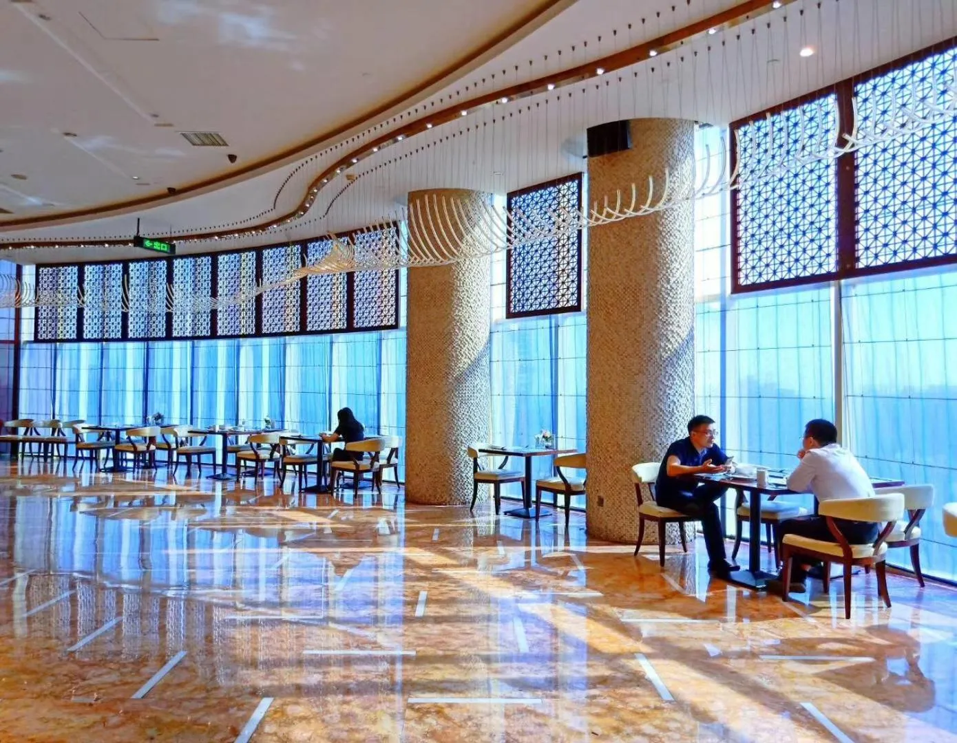 Restaurant/places to eat in Days Hotel & Suites China Town