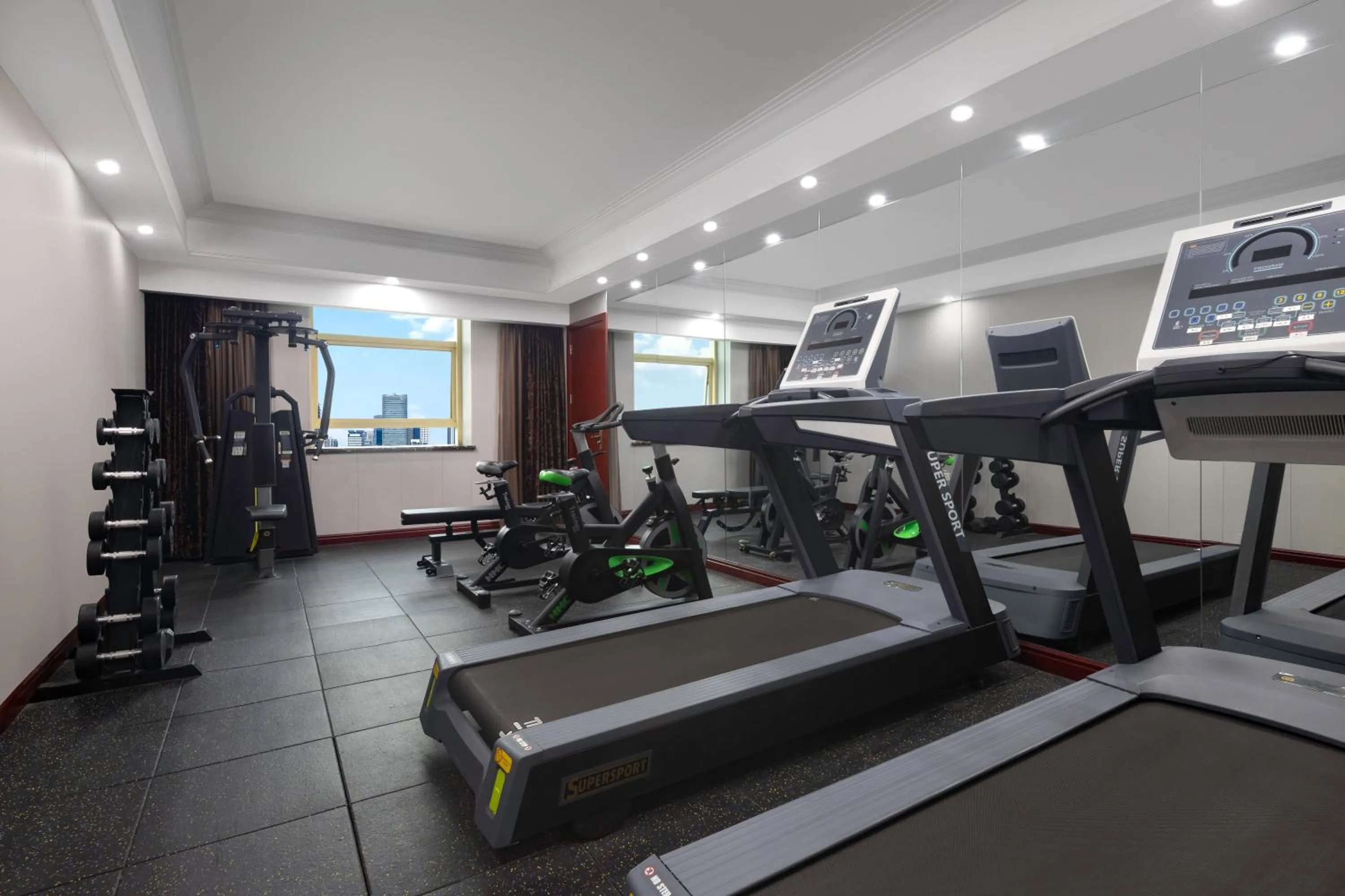 Fitness centre/facilities in Days Hotel & Suites China Town