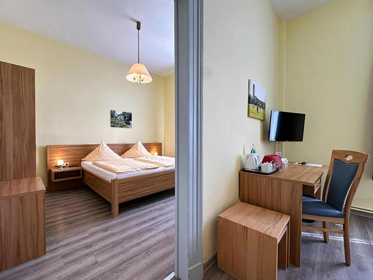 TV and multimedia, Bed in Hotel Graf Waldersee