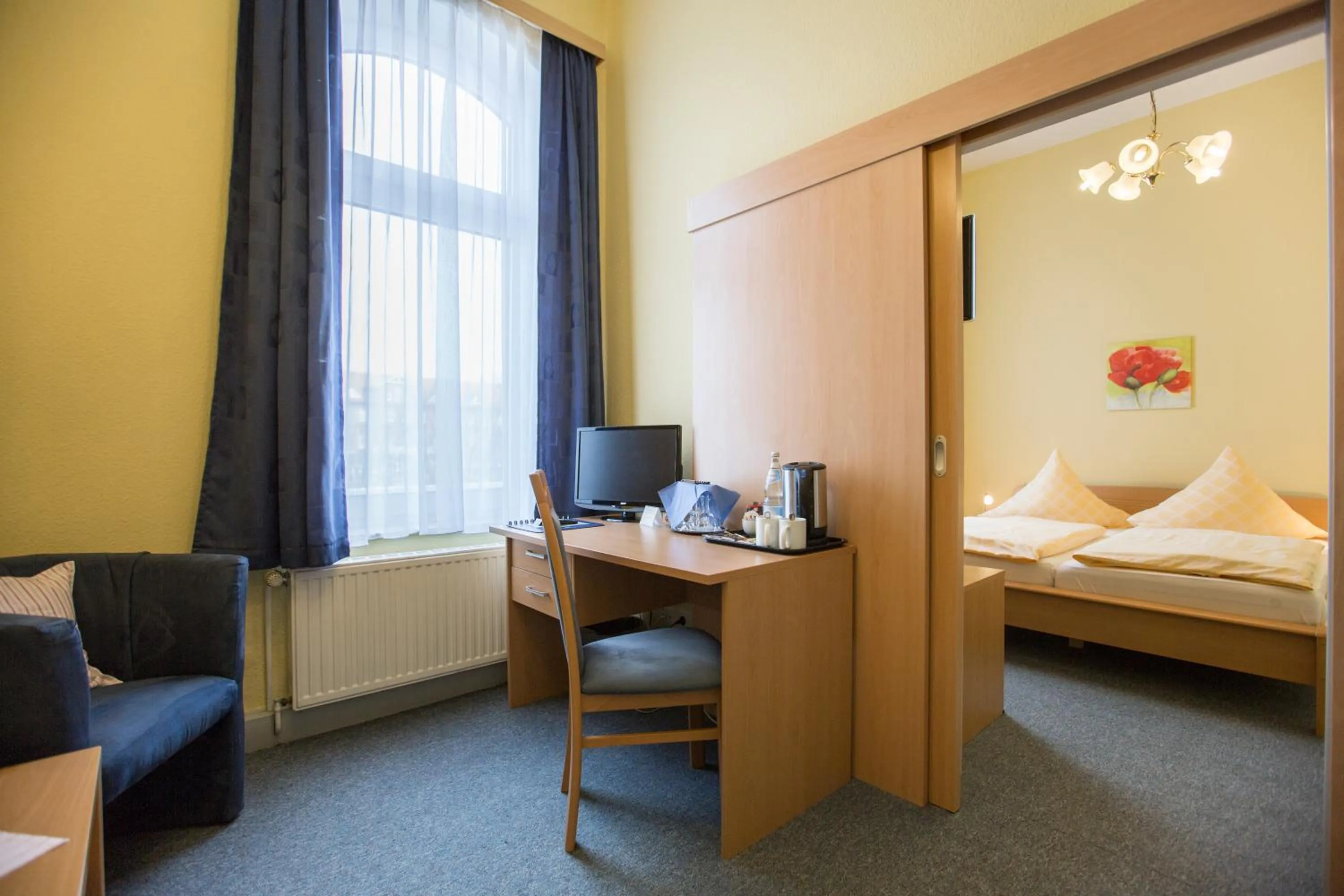 Seating area, Bed in Hotel Graf Waldersee