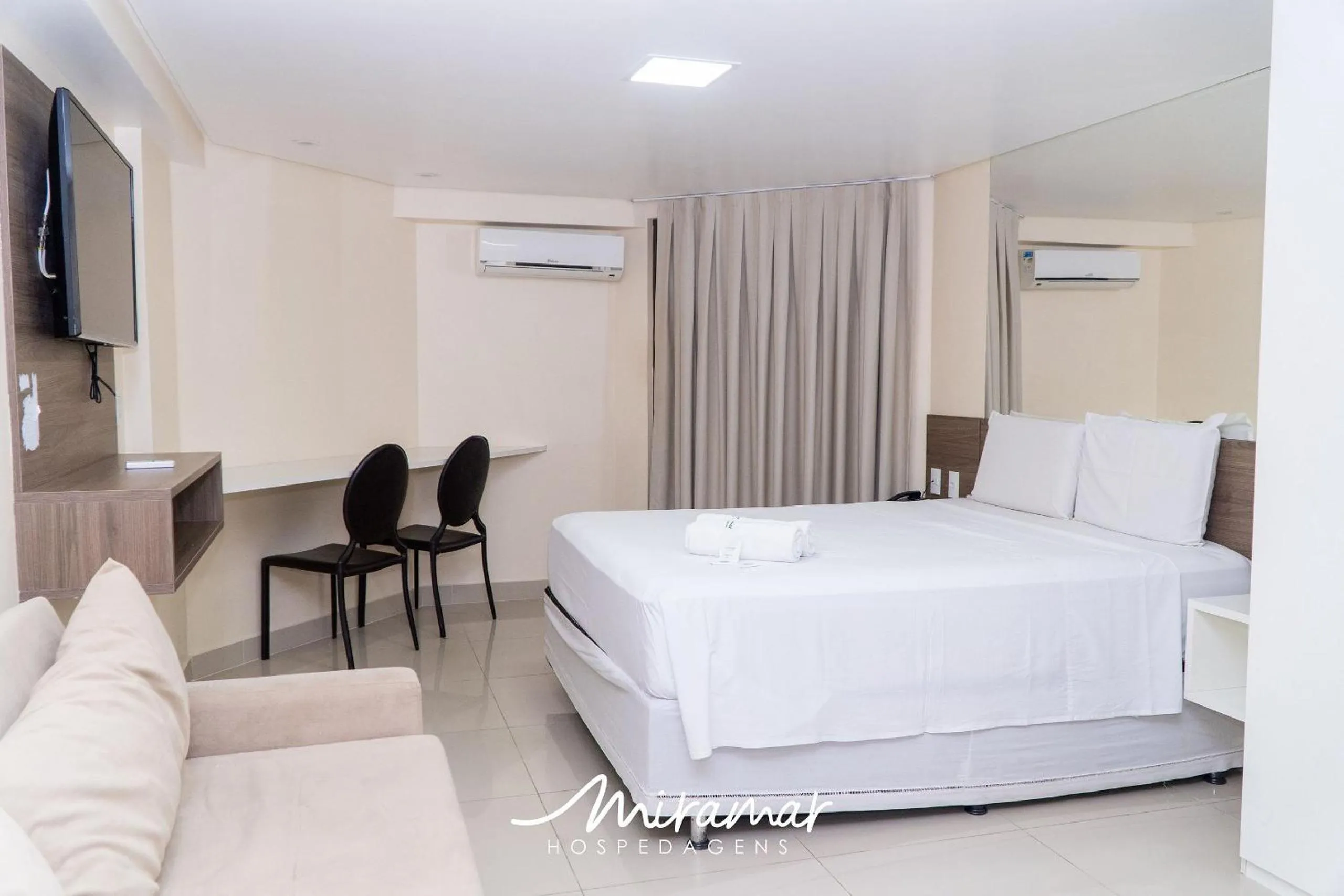 Bedroom, Bed in Gold Flat - Miramar Hospedagens