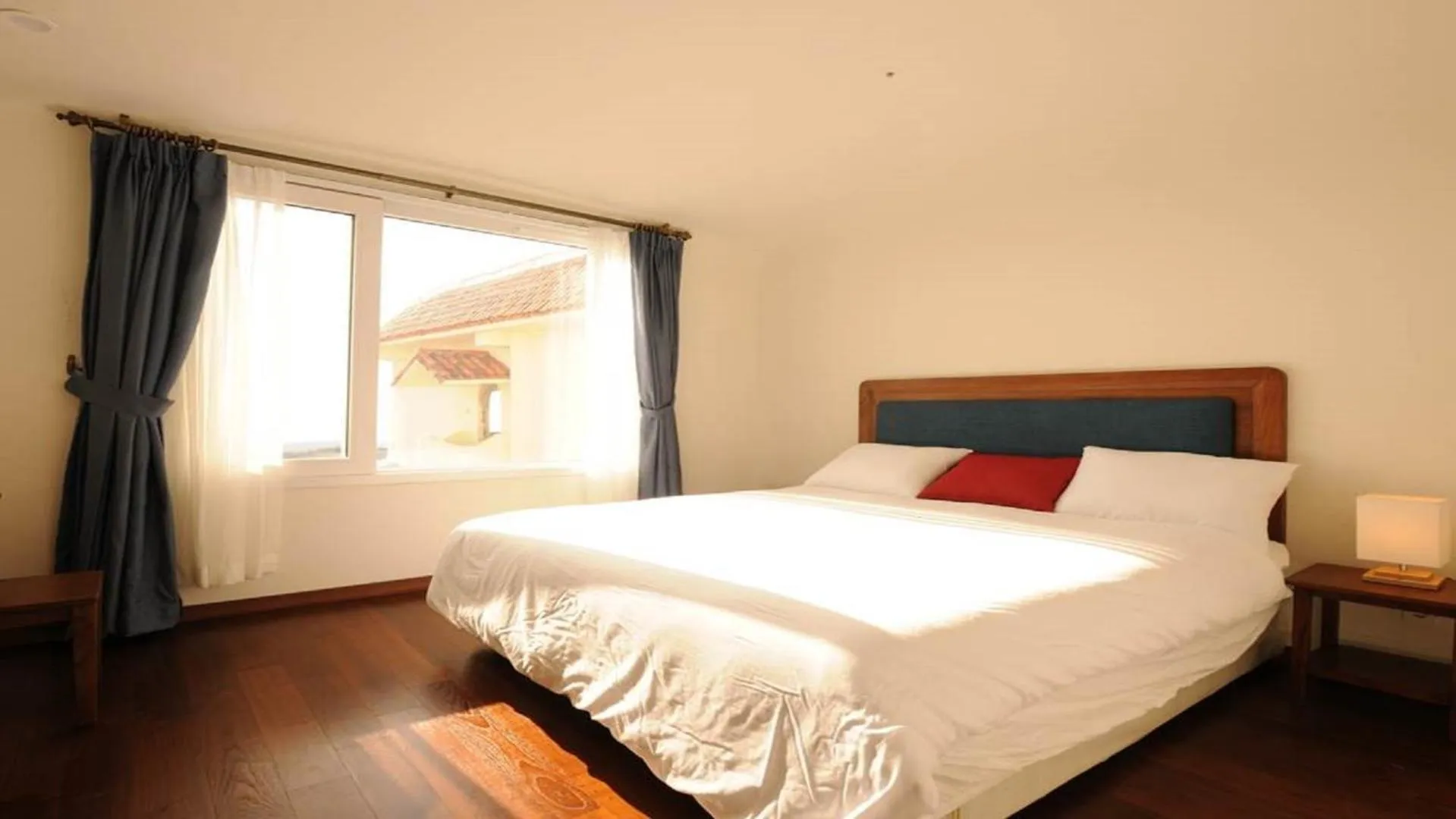 Bed in Club ES Jeju Resort