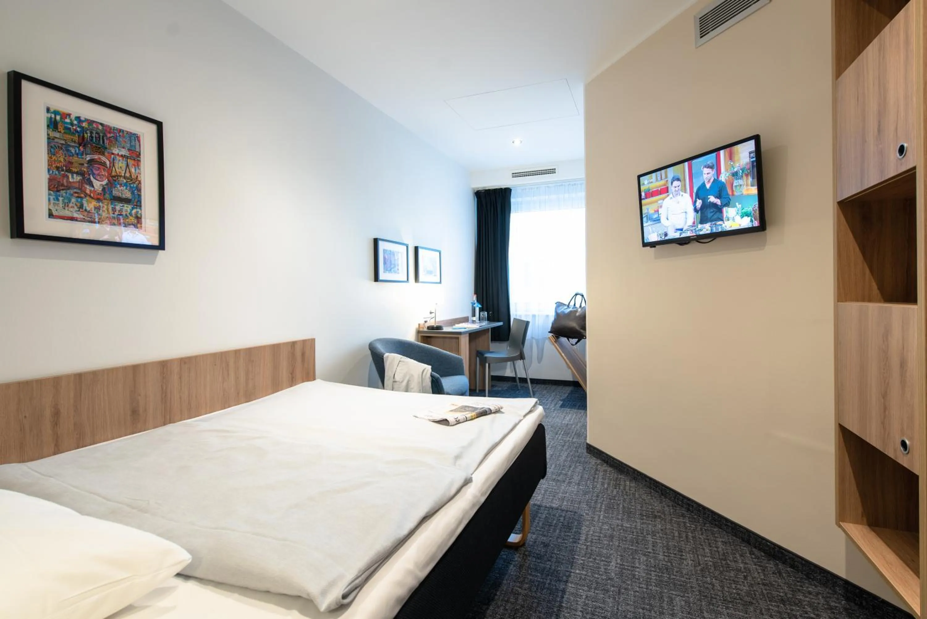 Photo of the whole room, Bed in Egon Hotel Hamburg City