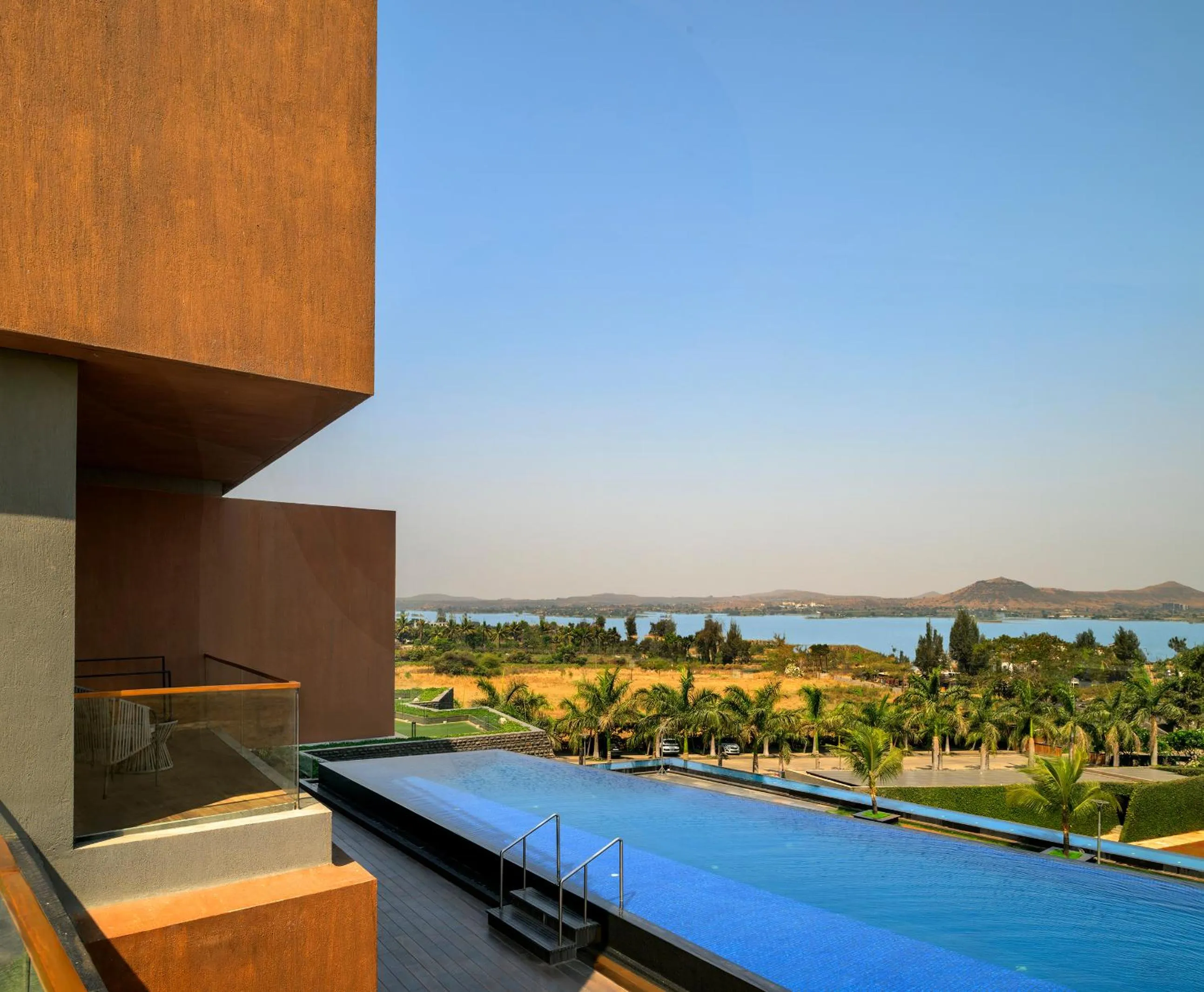 Swimming pool in Aria Resort & Spa