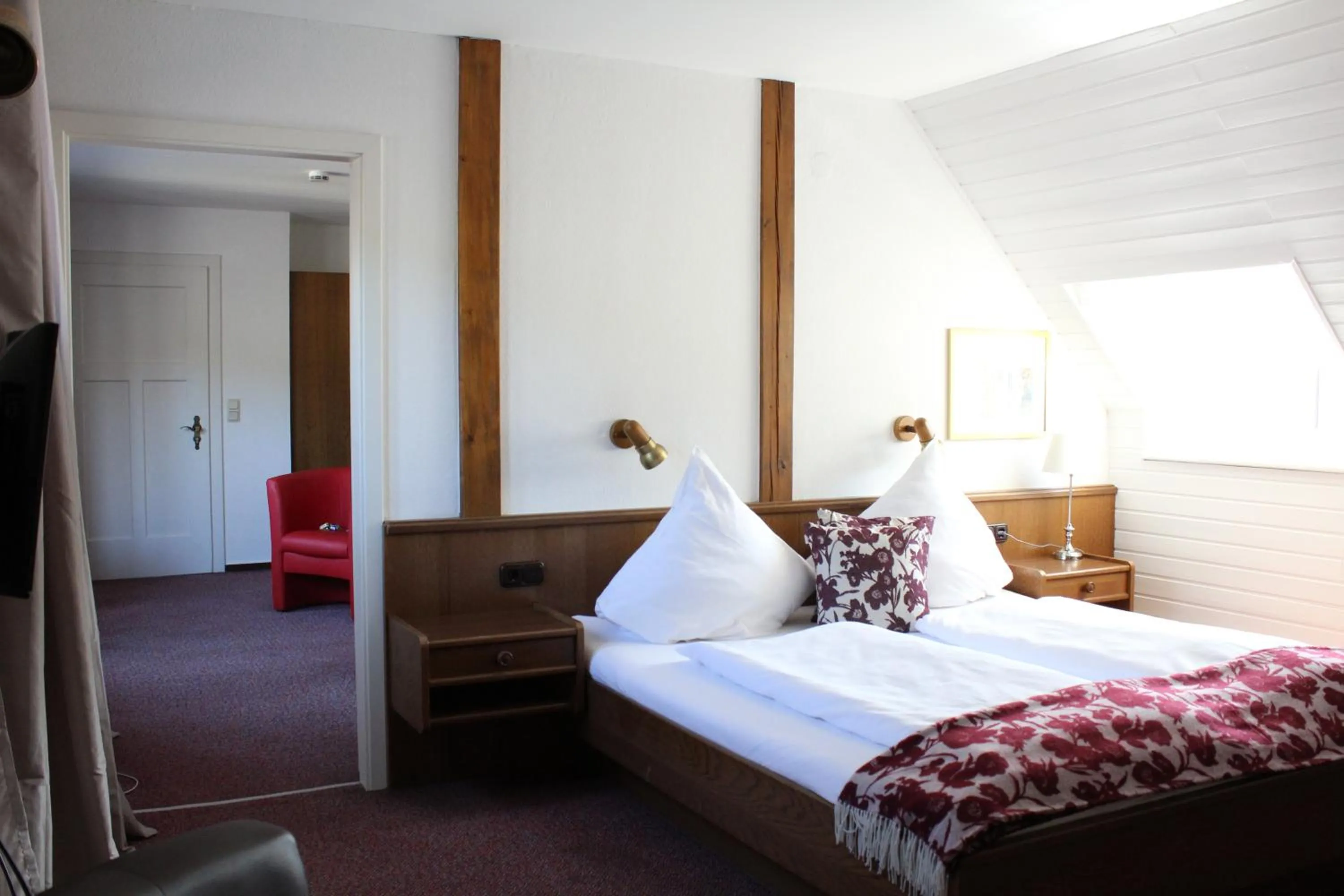 Photo of the whole room, Bed in Galerie Riesling