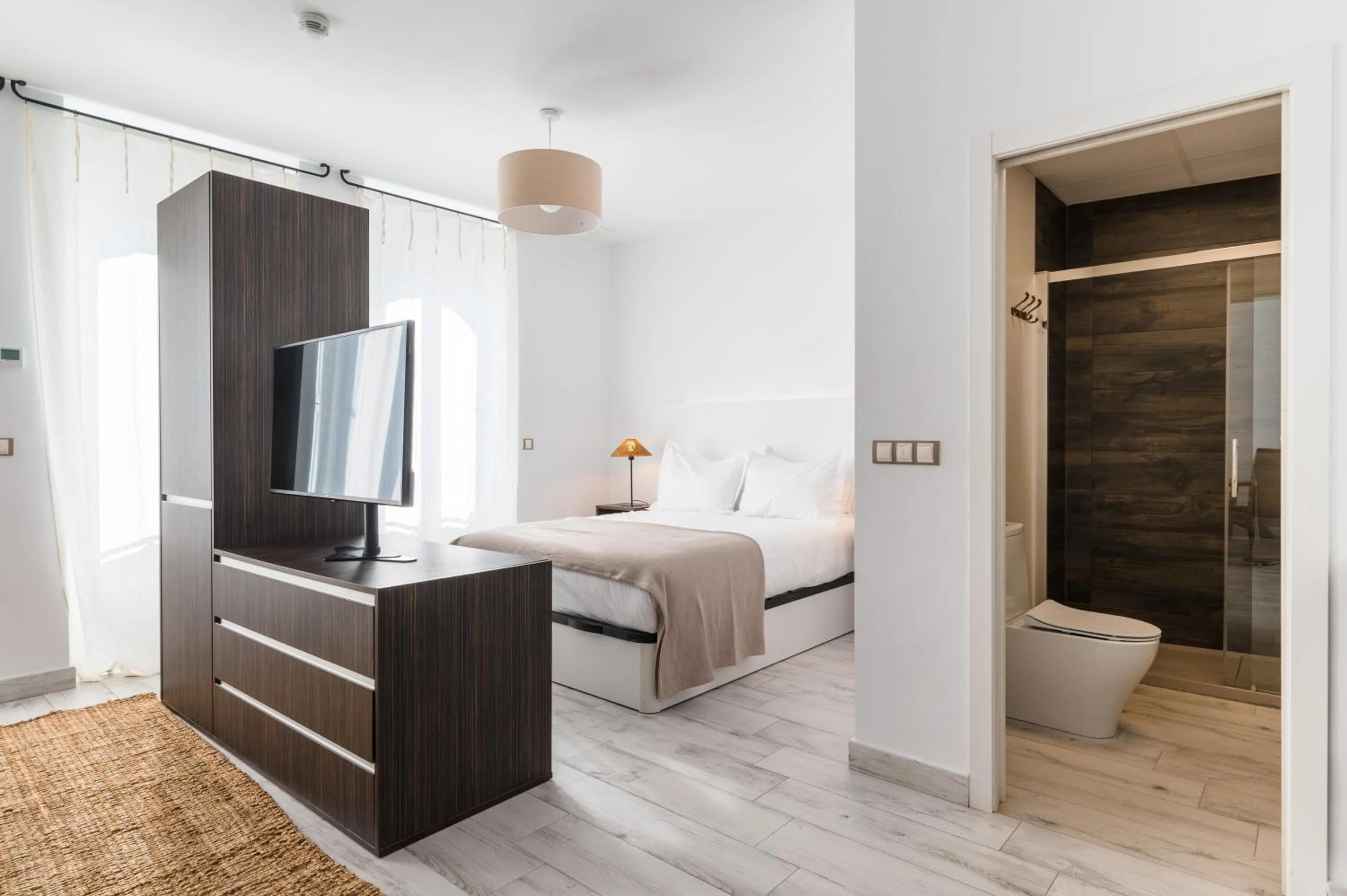 Photo of the whole room, Bed in Apartamentos "El Escondite de Triana"