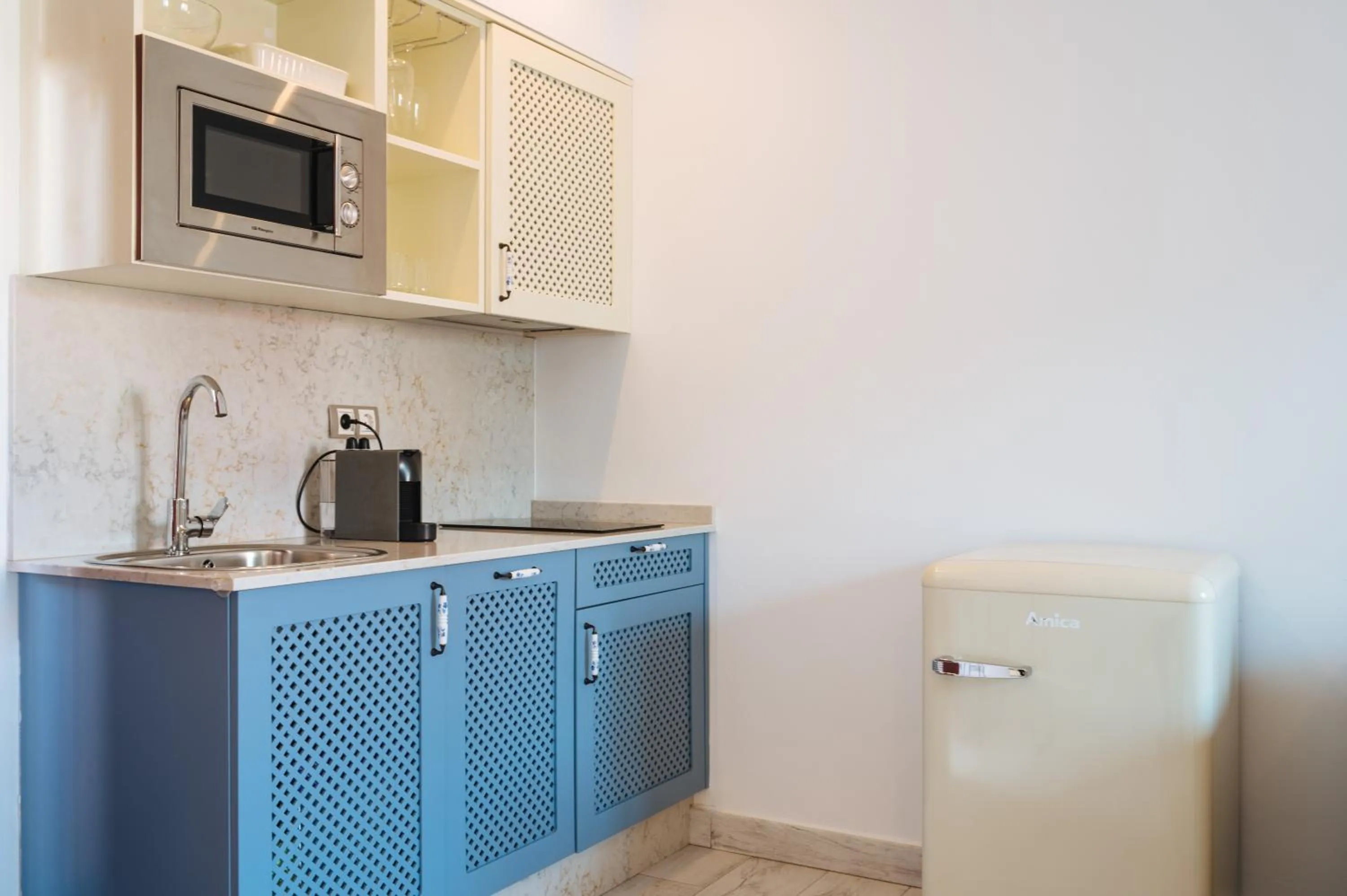 Kitchen or kitchenette in Apartamentos "El Escondite de Triana"