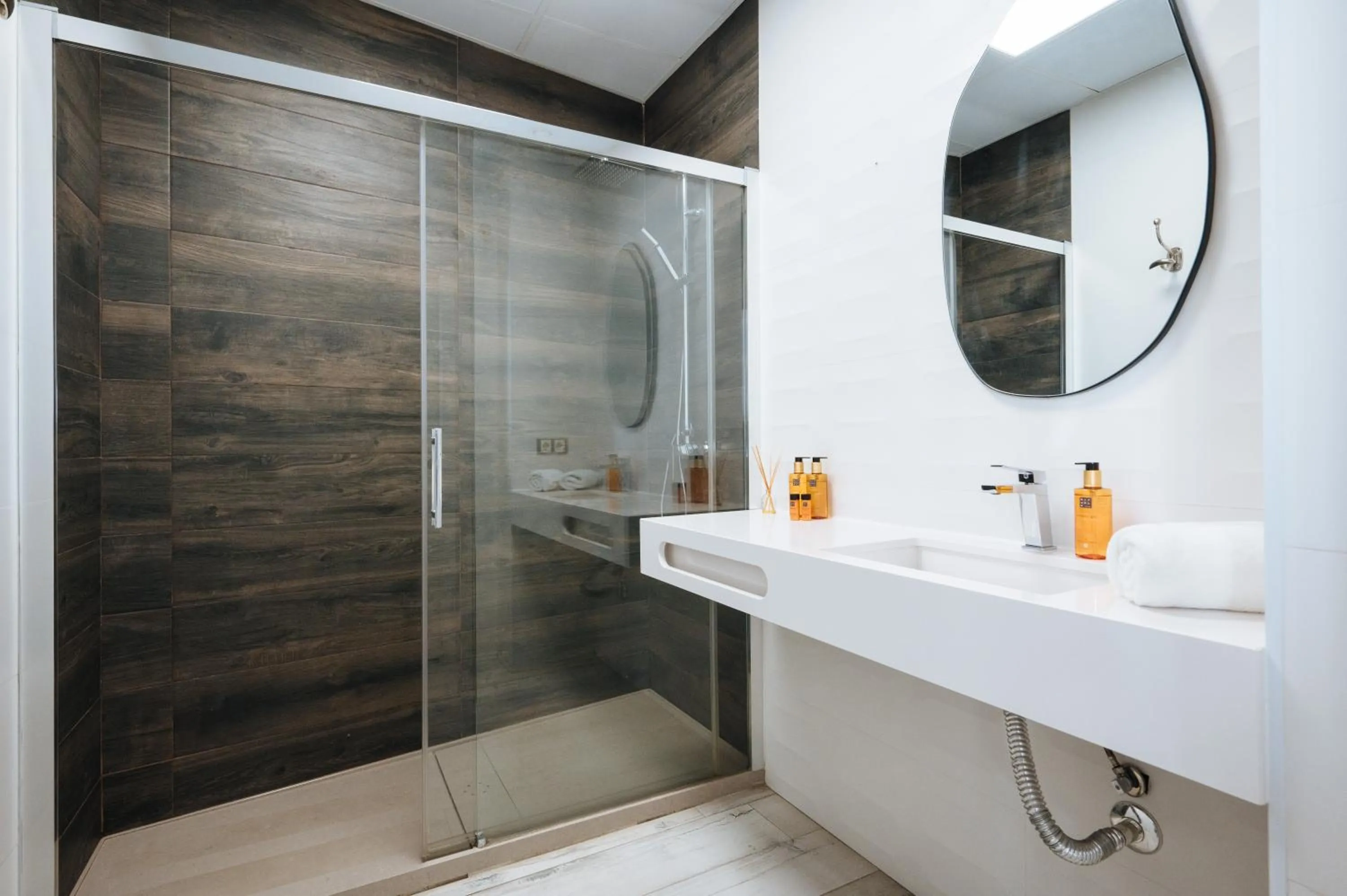 Shower in Apartamentos "El Escondite de Triana"