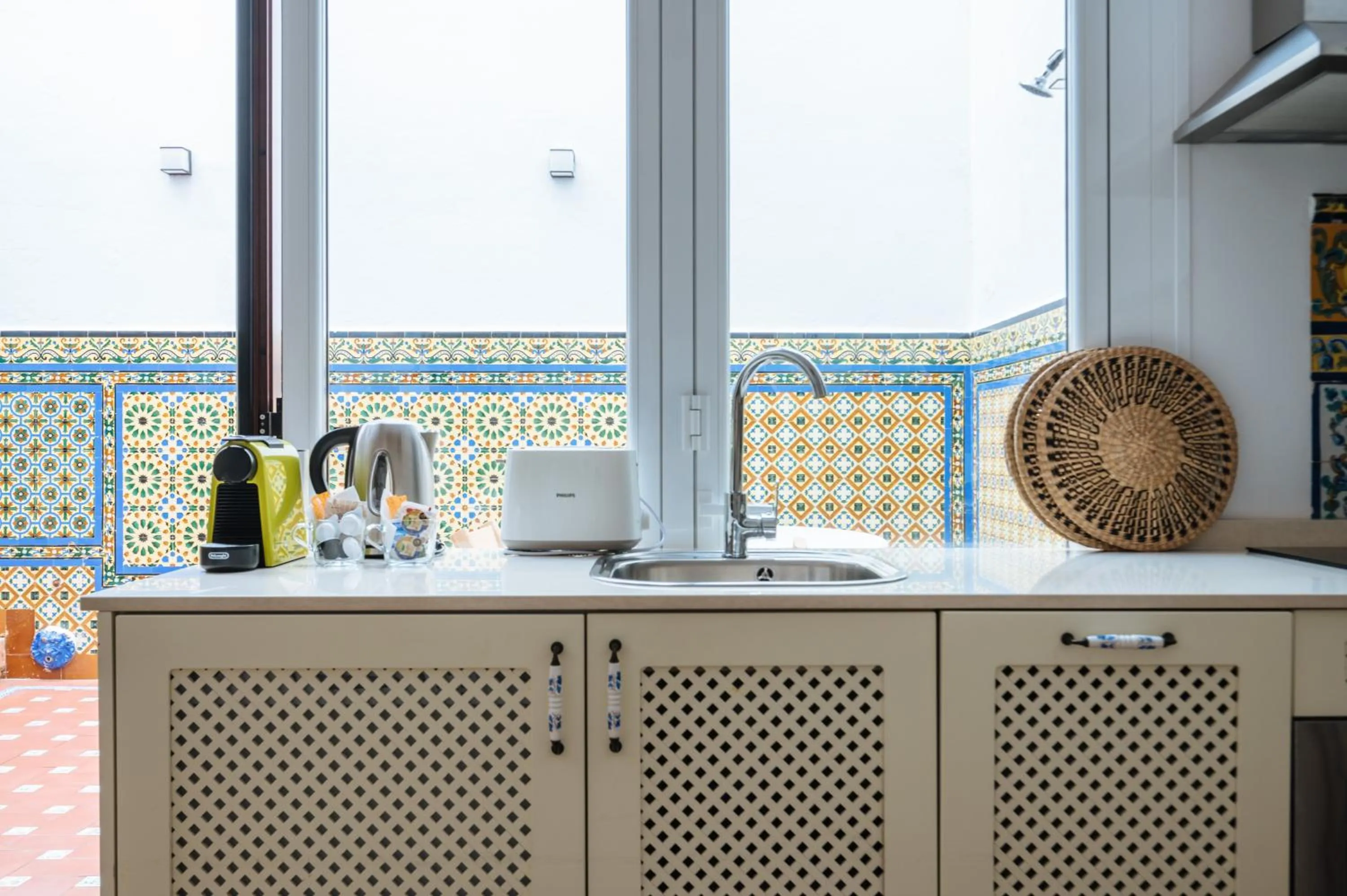 Kitchen or kitchenette in Apartamentos "El Escondite de Triana"