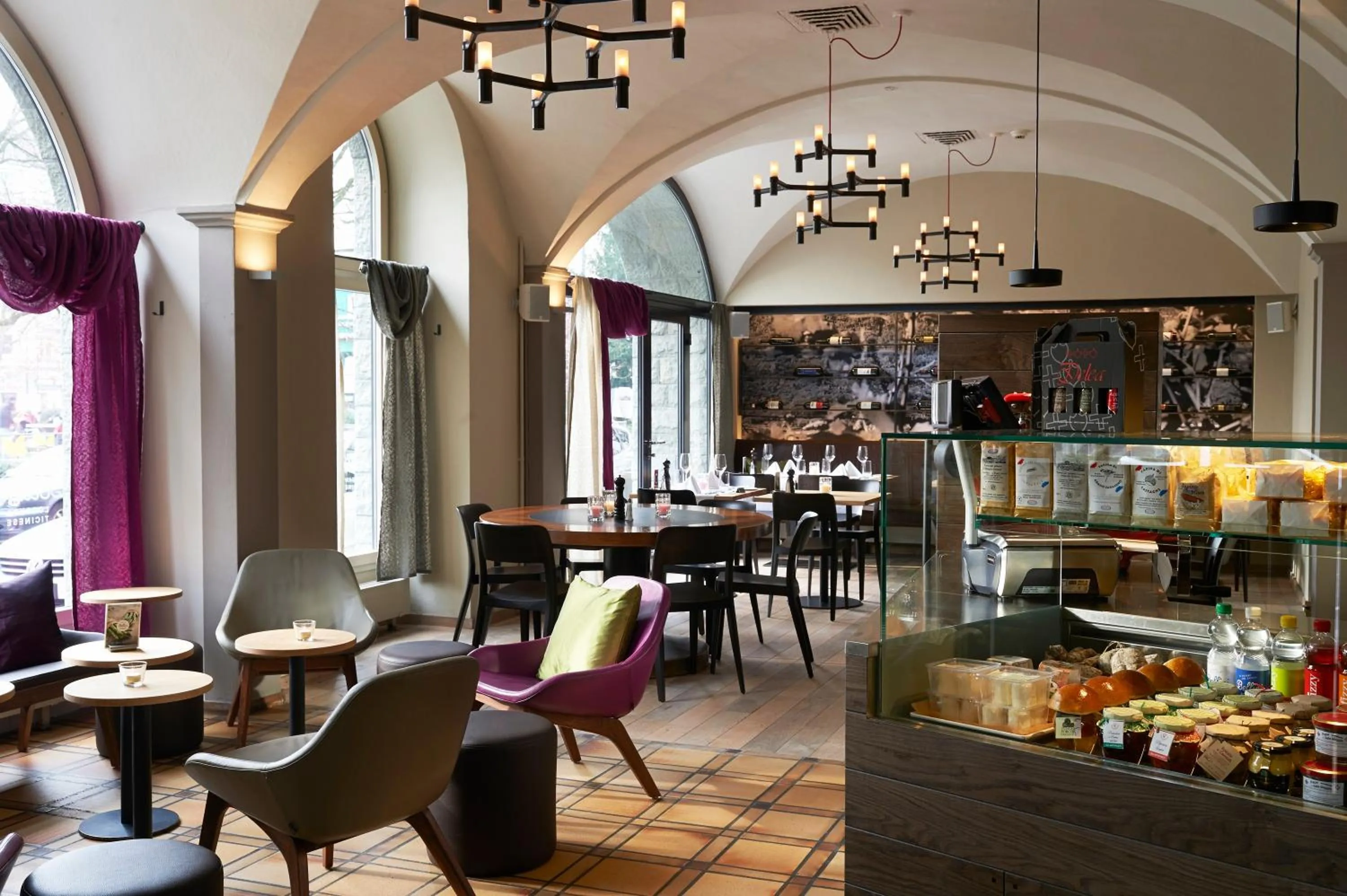 Restaurant/places to eat in BOUTIQUE Hotel by Continental Park