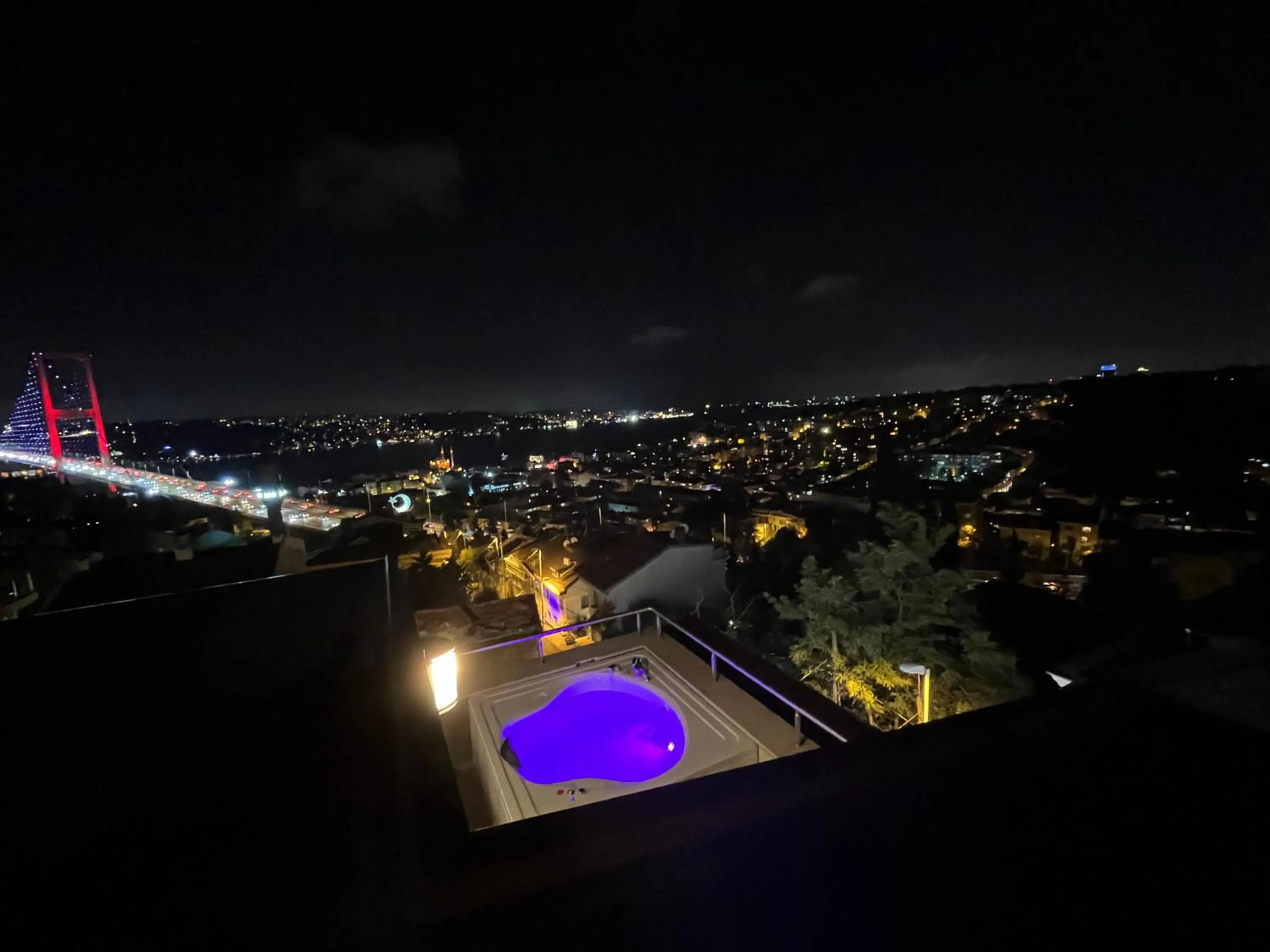 Suite with Terrace and Jacuzzi in Class Hotel Bosphorus With Jacuzzi