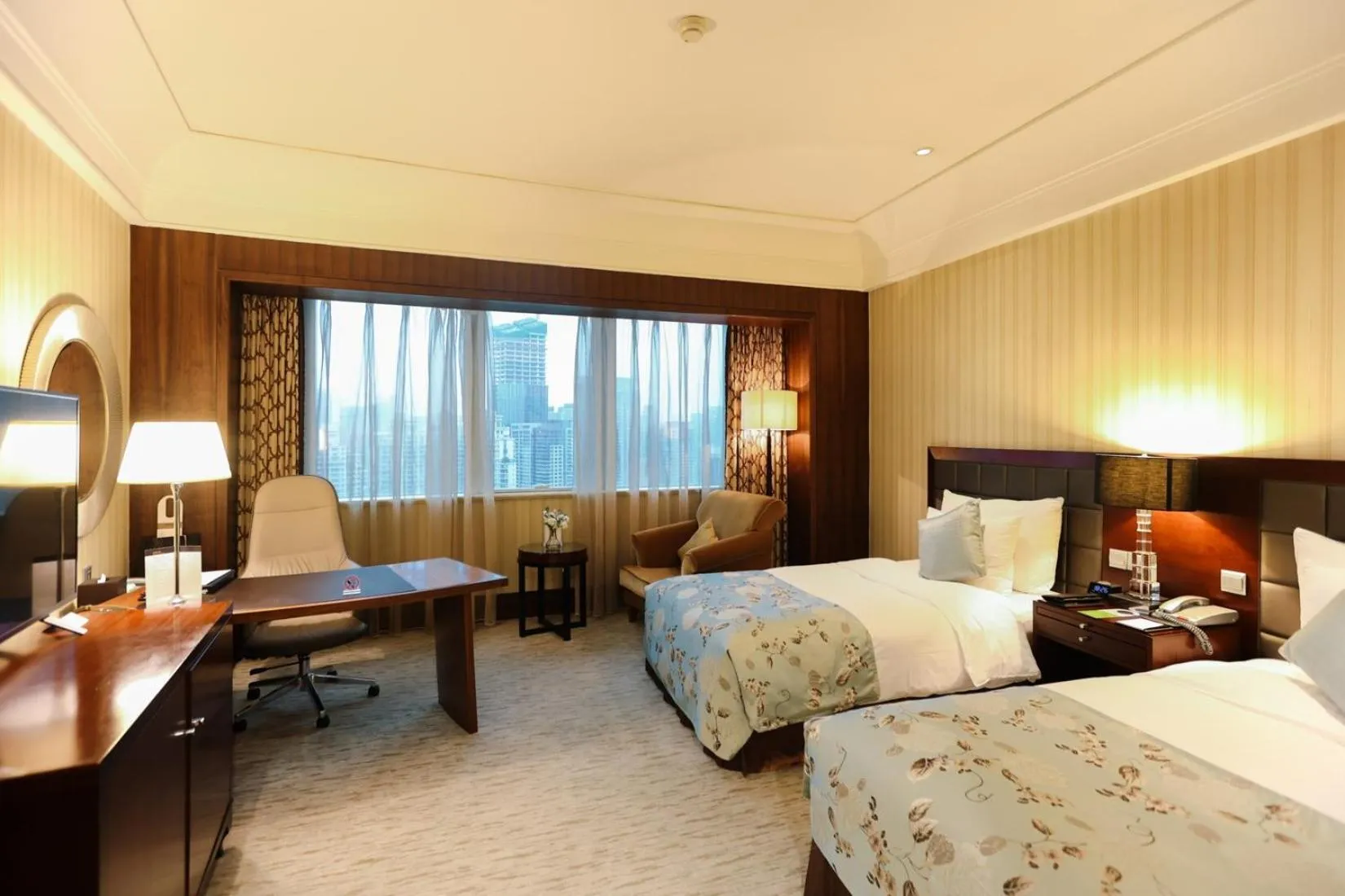 Photo of the whole room, Bed in Wuhan Jin Jiang International Hotel