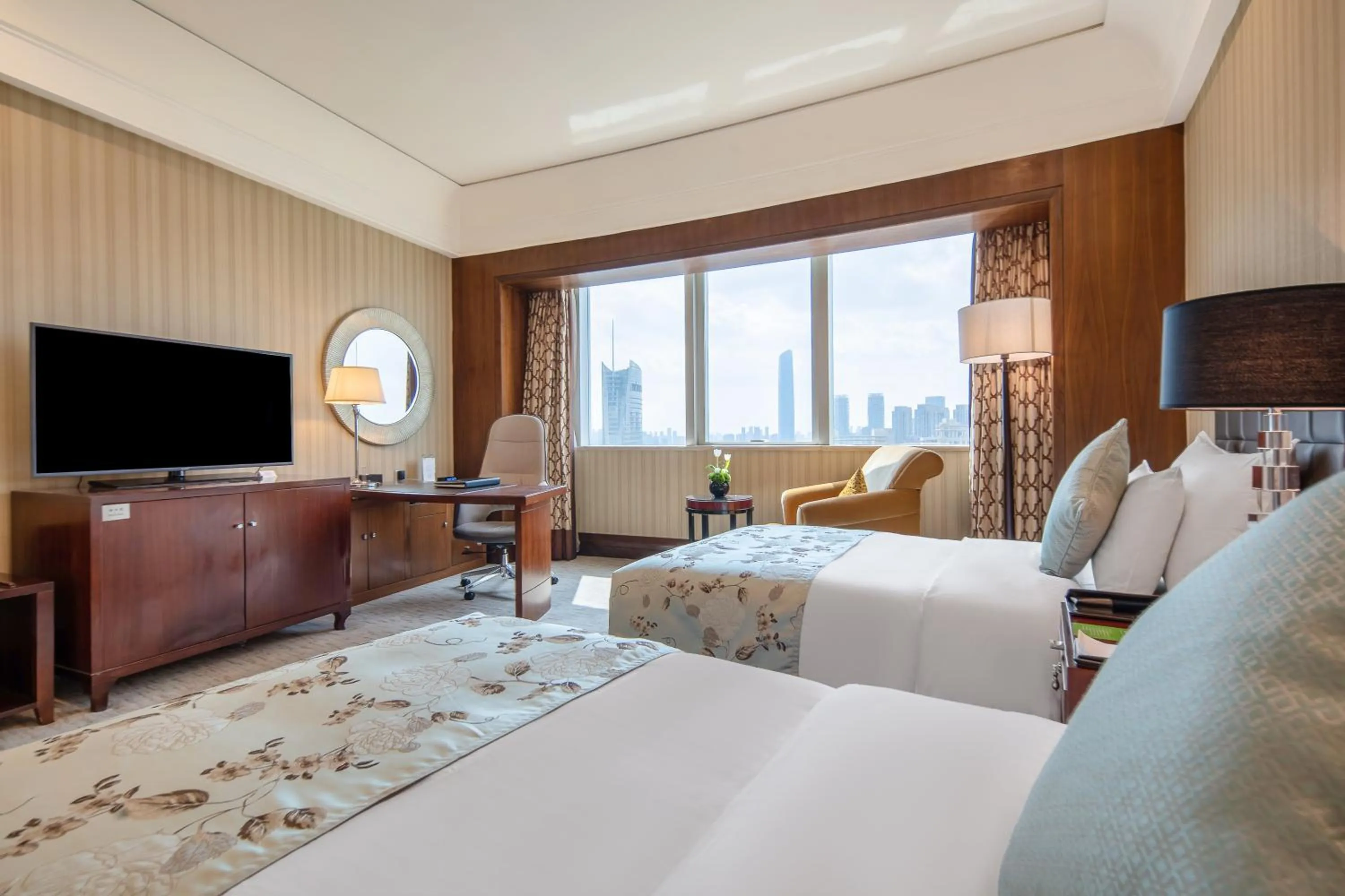 Photo of the whole room, Bed in Wuhan Jin Jiang International Hotel